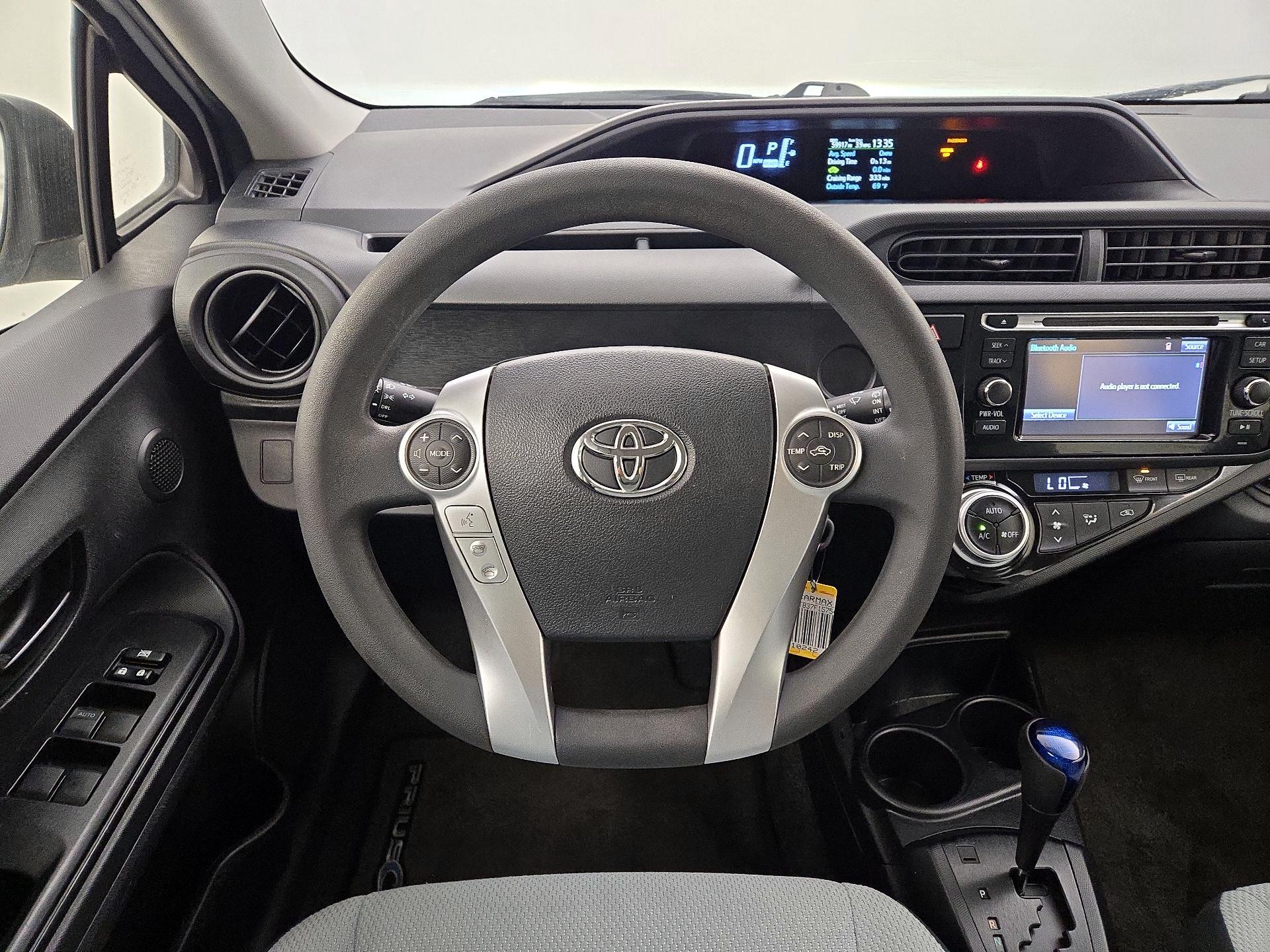Thumbnail: 2015 Toyota Prius c - 10