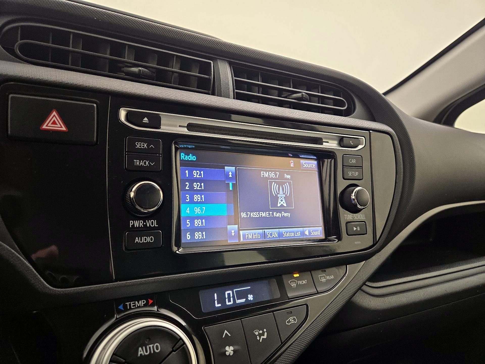 Thumbnail: 2015 Toyota Prius c - 14