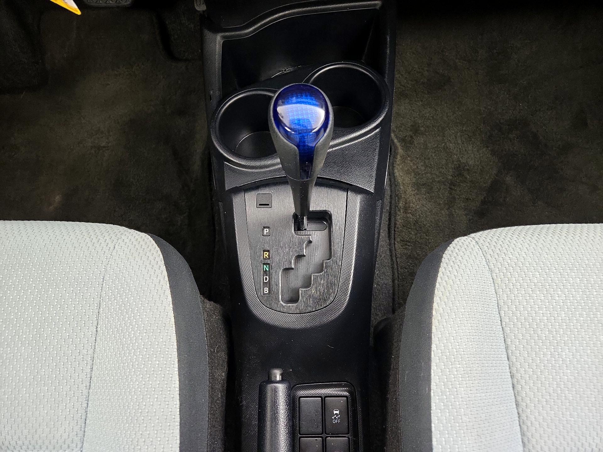 Thumbnail: 2015 Toyota Prius c - 16