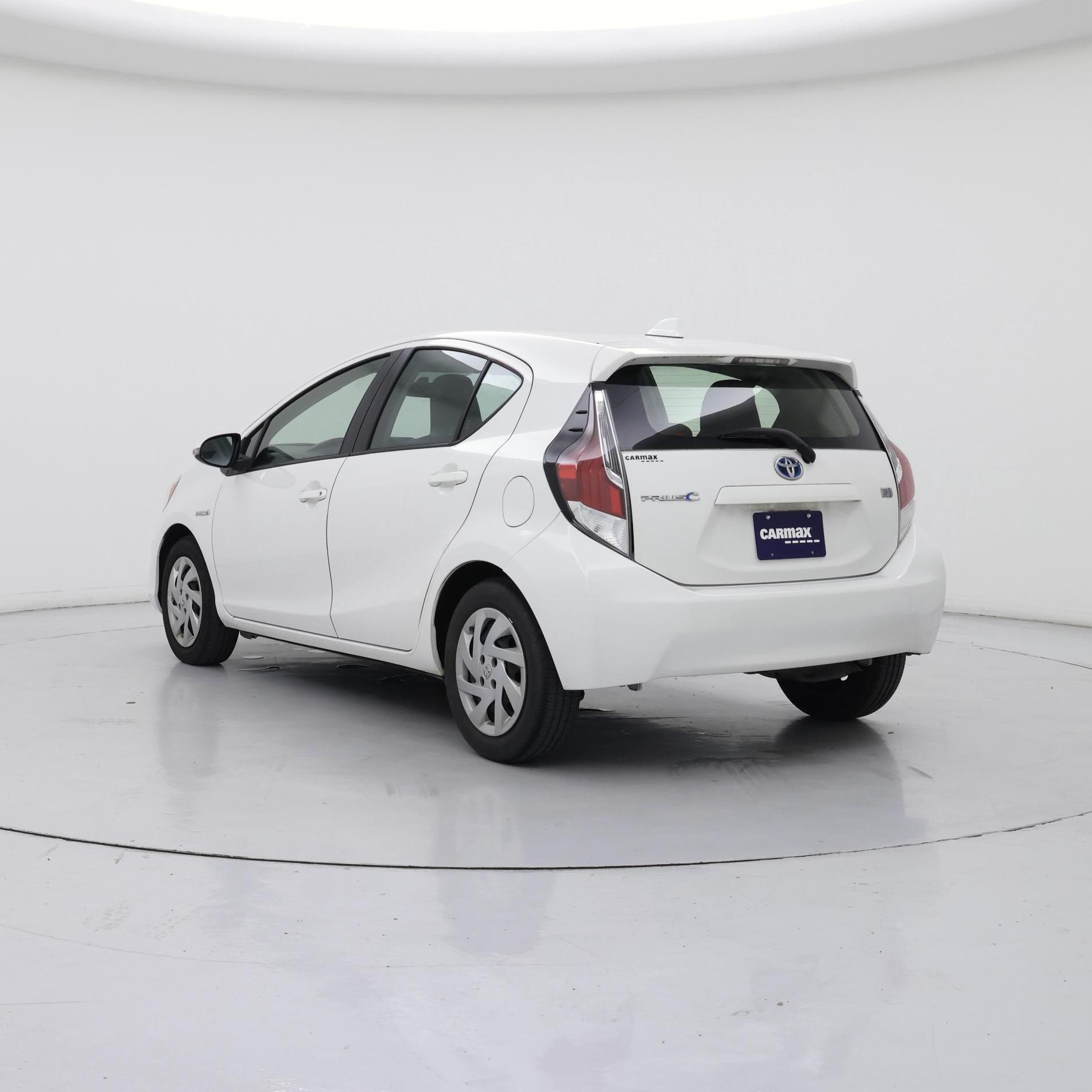 Thumbnail: 2015 Toyota Prius c - 2