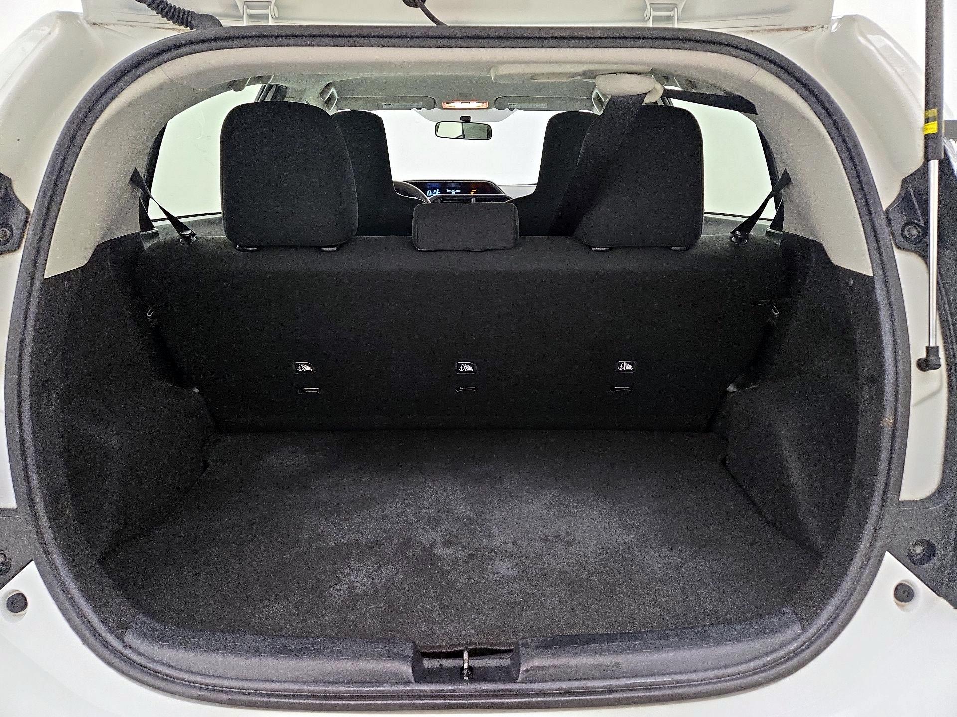 Thumbnail: 2015 Toyota Prius c - 19