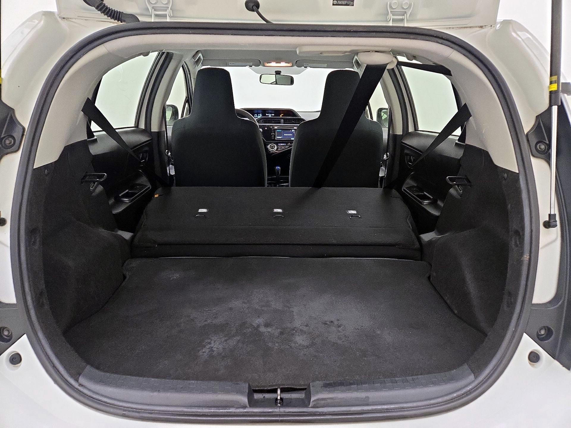 Thumbnail: 2015 Toyota Prius c - 20