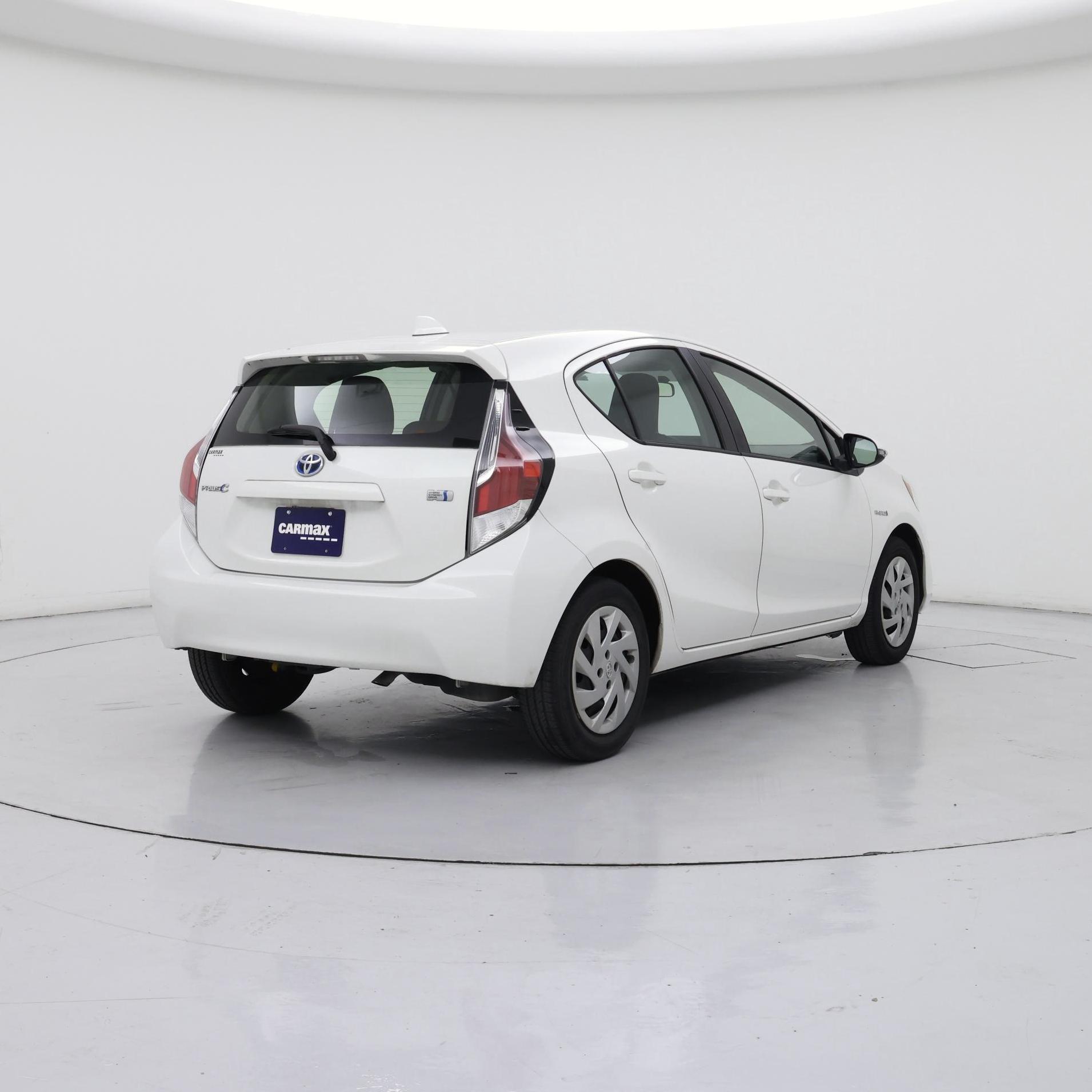 Thumbnail: 2015 Toyota Prius c - 8