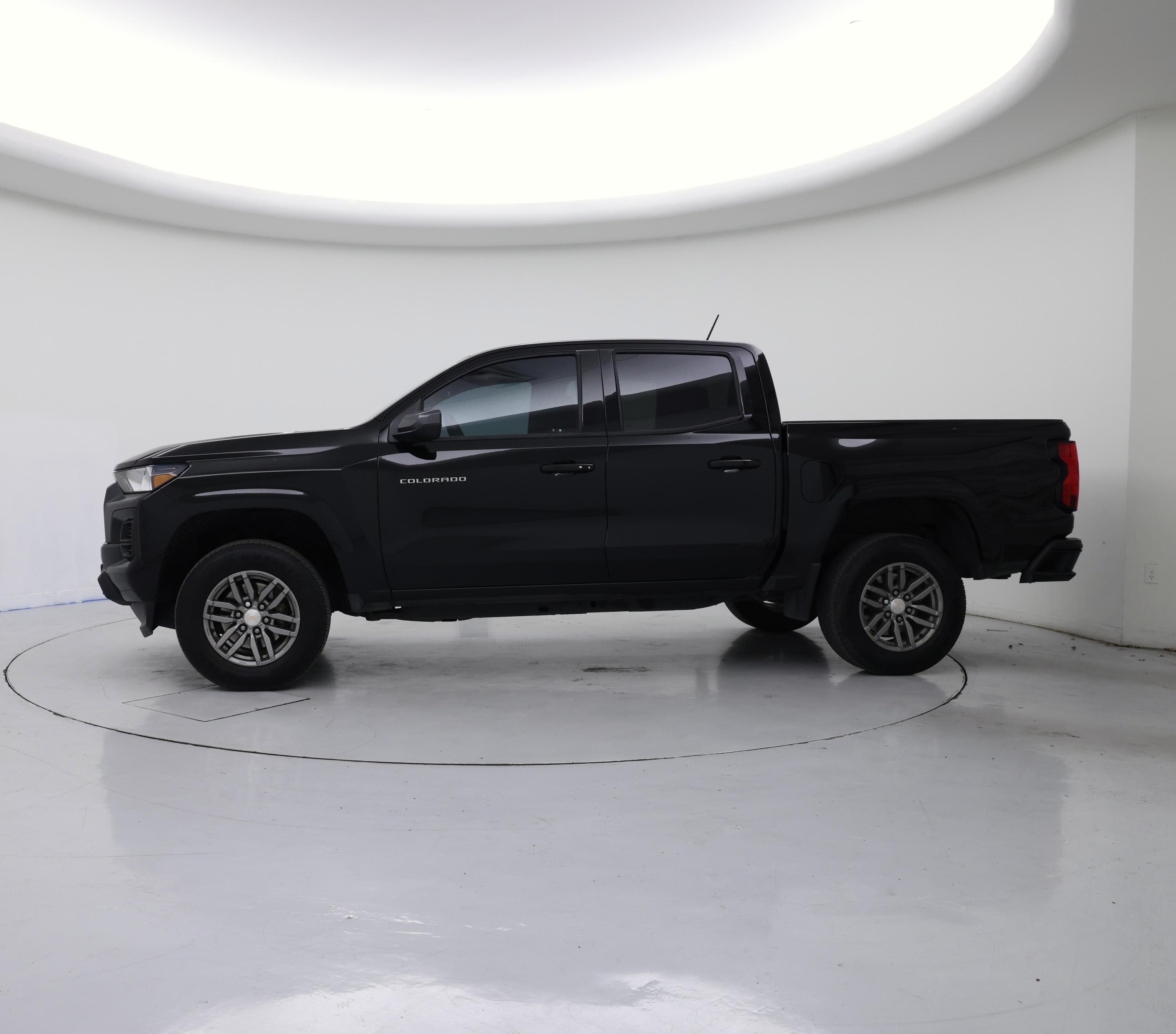 Thumbnail: 2023 Chevrolet Colorado - 3