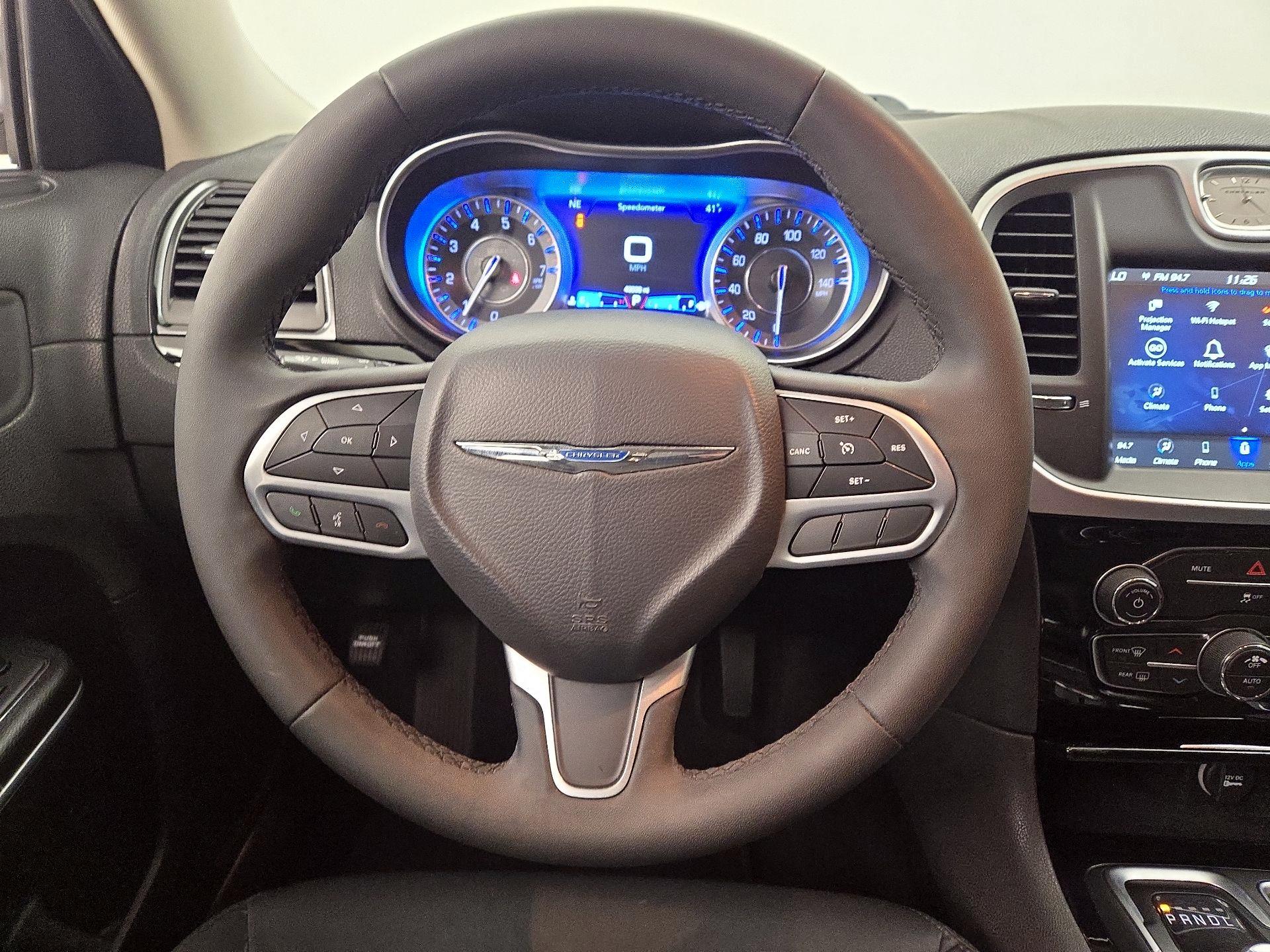 Thumbnail: 2023 Chrysler 300 - 10