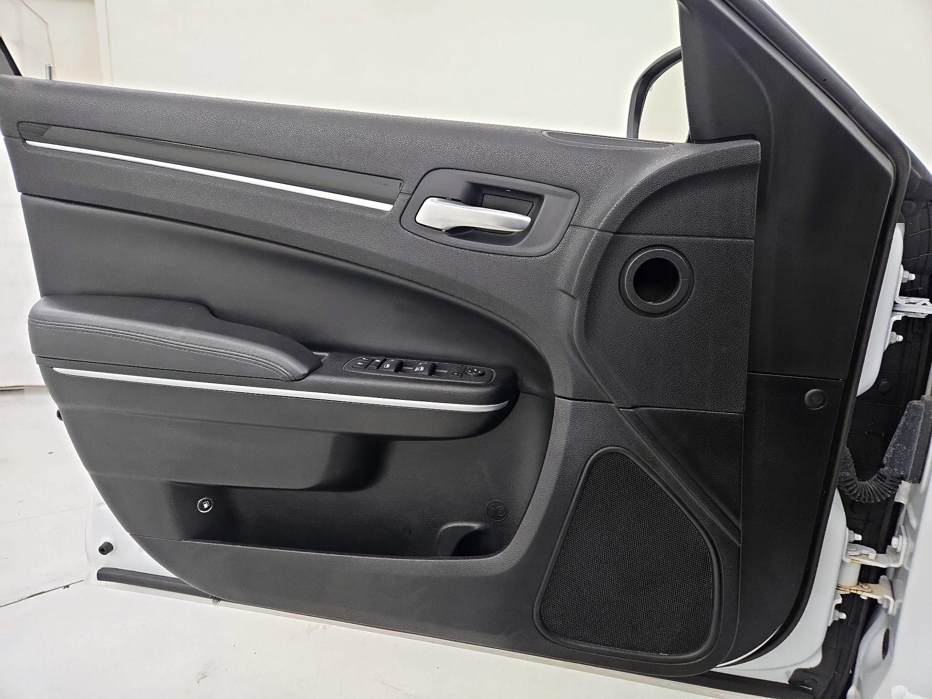 Thumbnail: 2023 Chrysler 300 - 12