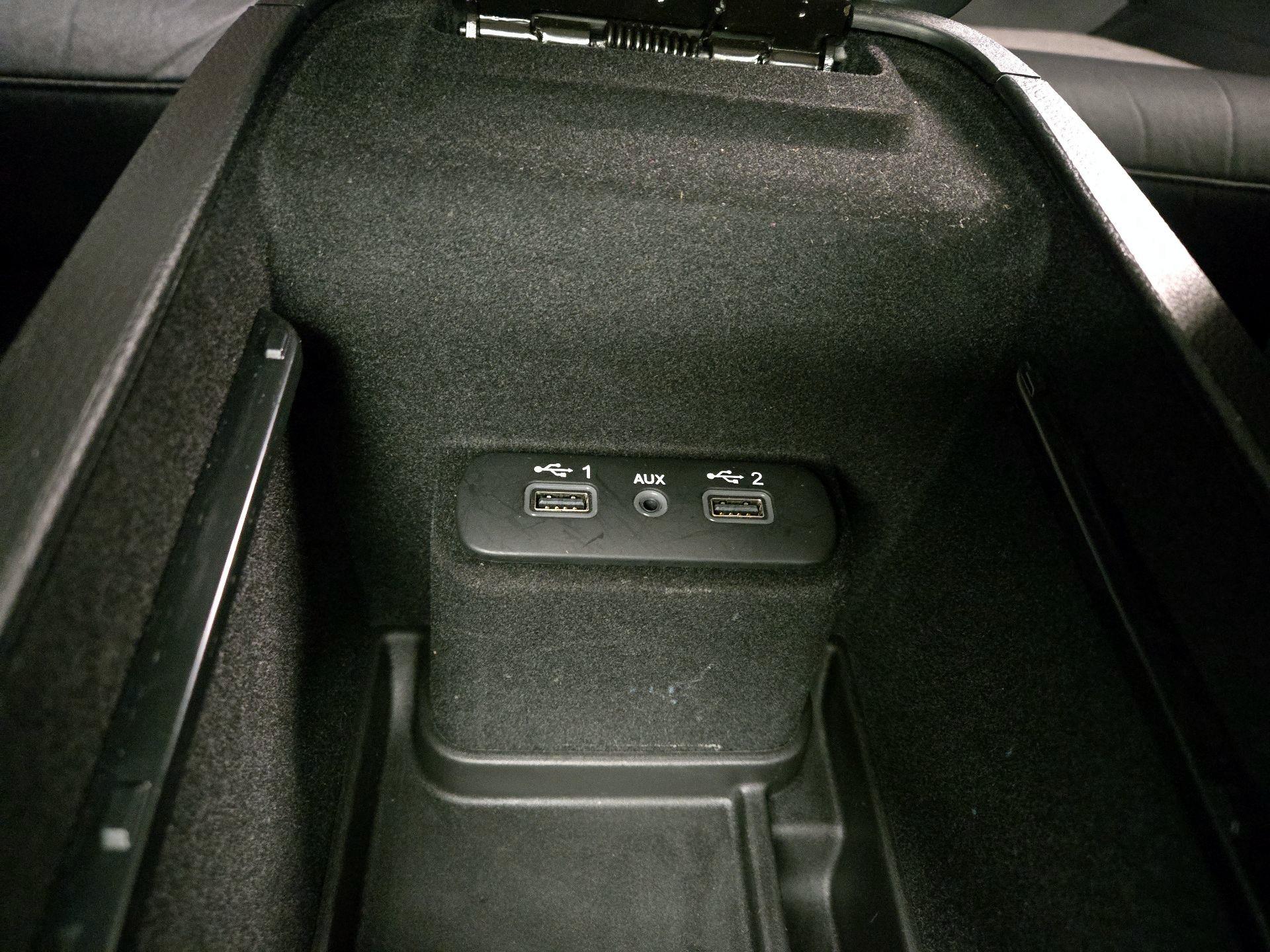 Thumbnail: 2023 Chrysler 300 - 18