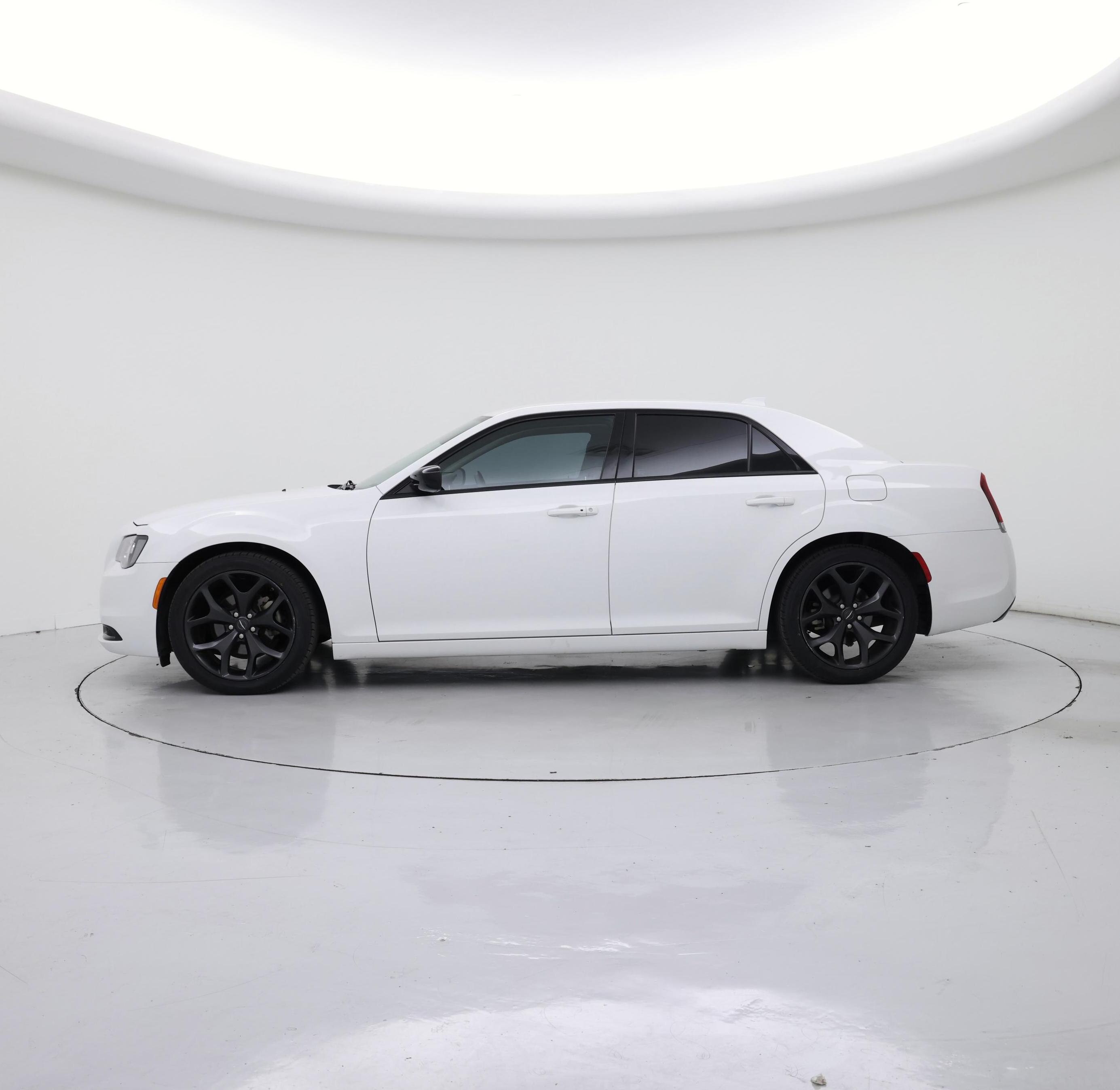 Thumbnail: 2023 Chrysler 300 - 3