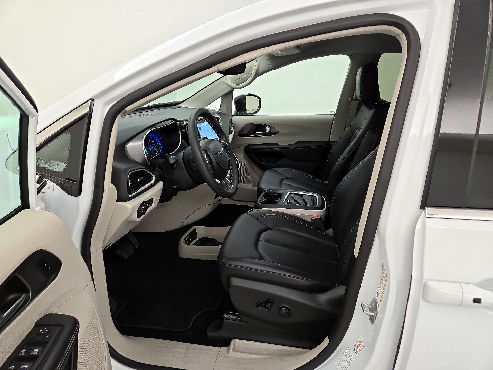 Thumbnail: 2024 Chrysler Pacifica - 11