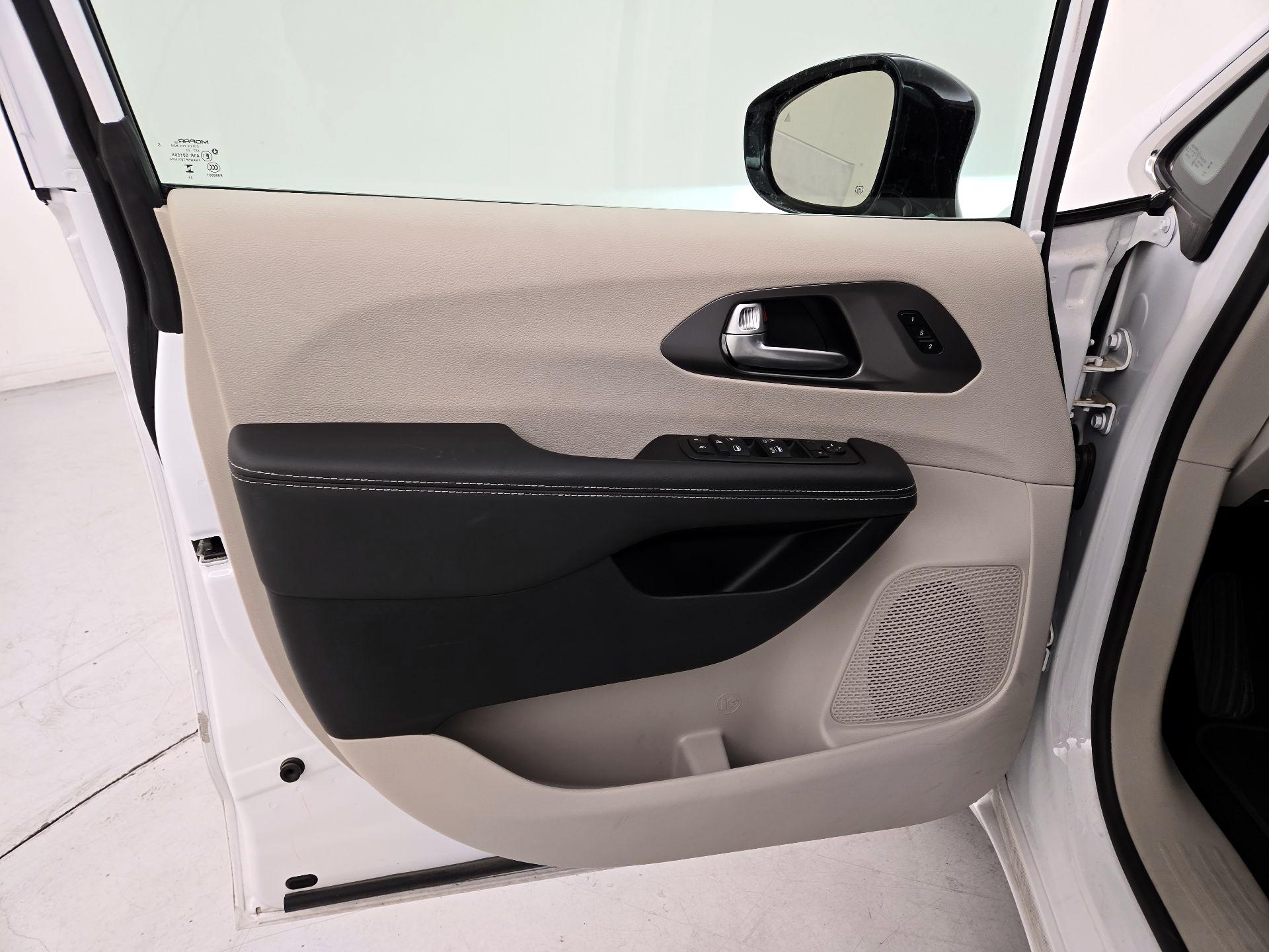 Thumbnail: 2024 Chrysler Pacifica - 12