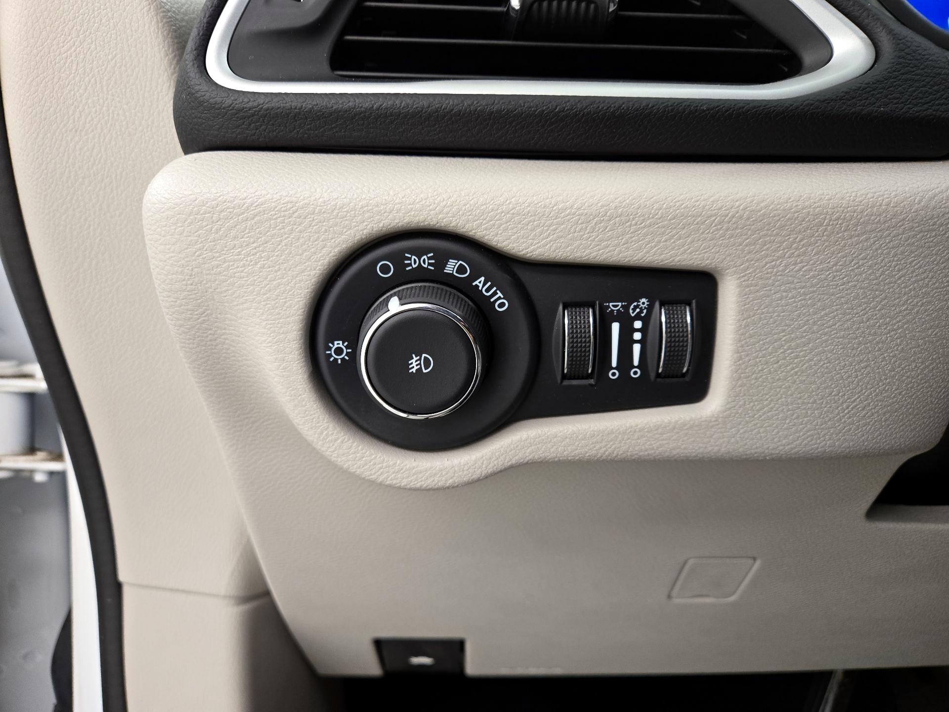 Thumbnail: 2024 Chrysler Pacifica - 13