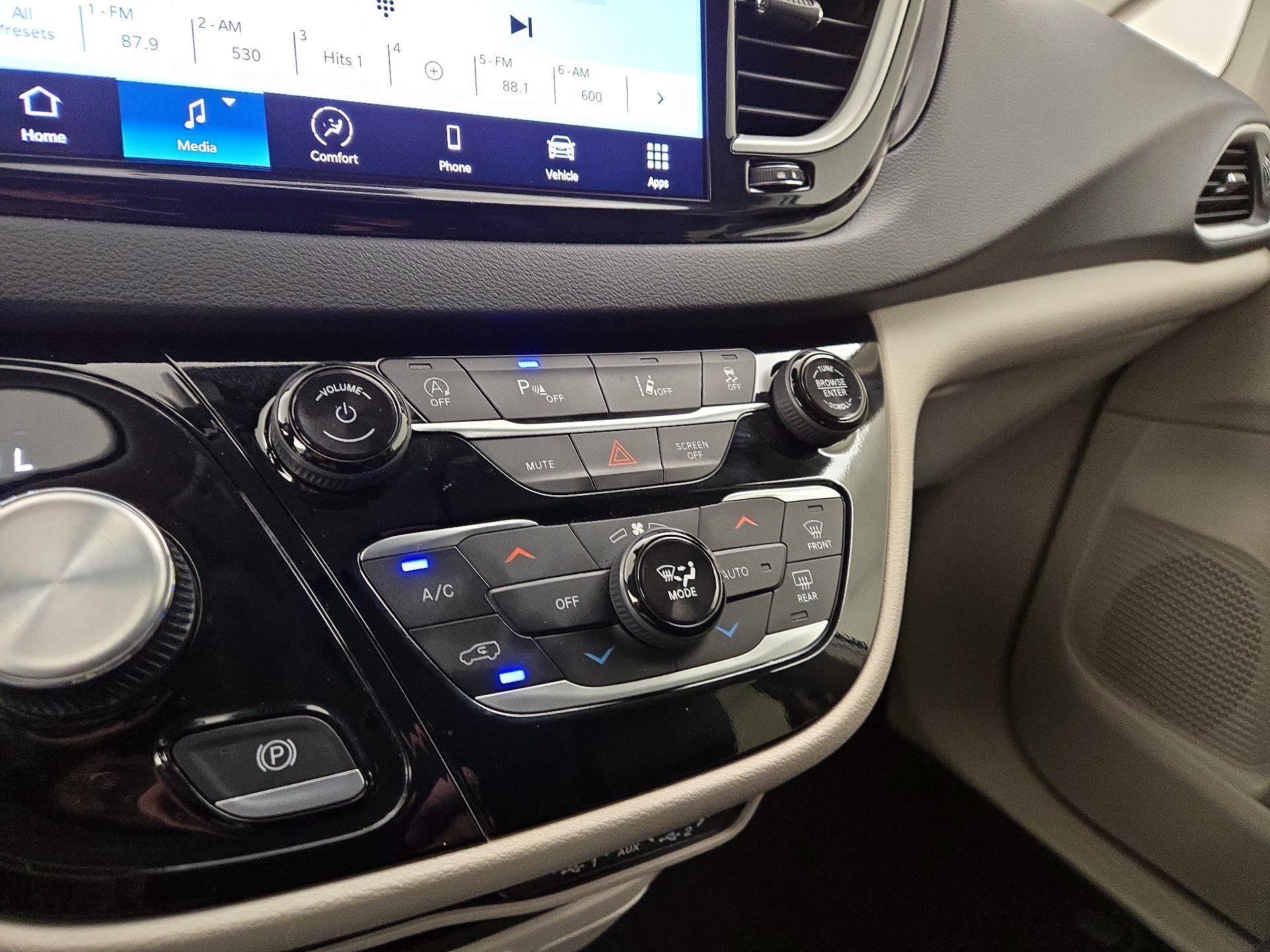 Thumbnail: 2024 Chrysler Pacifica - 16