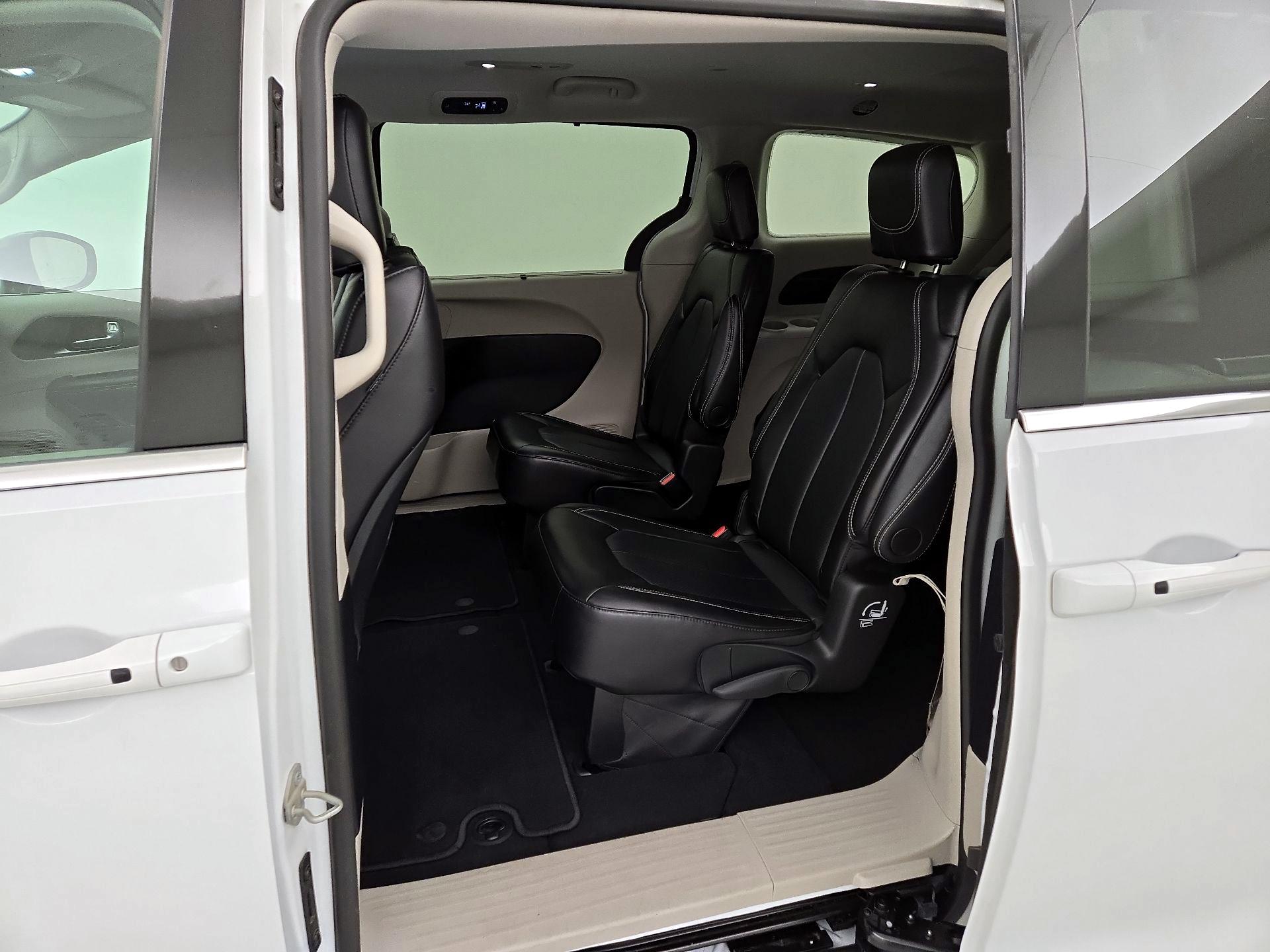 Thumbnail: 2024 Chrysler Pacifica - 19