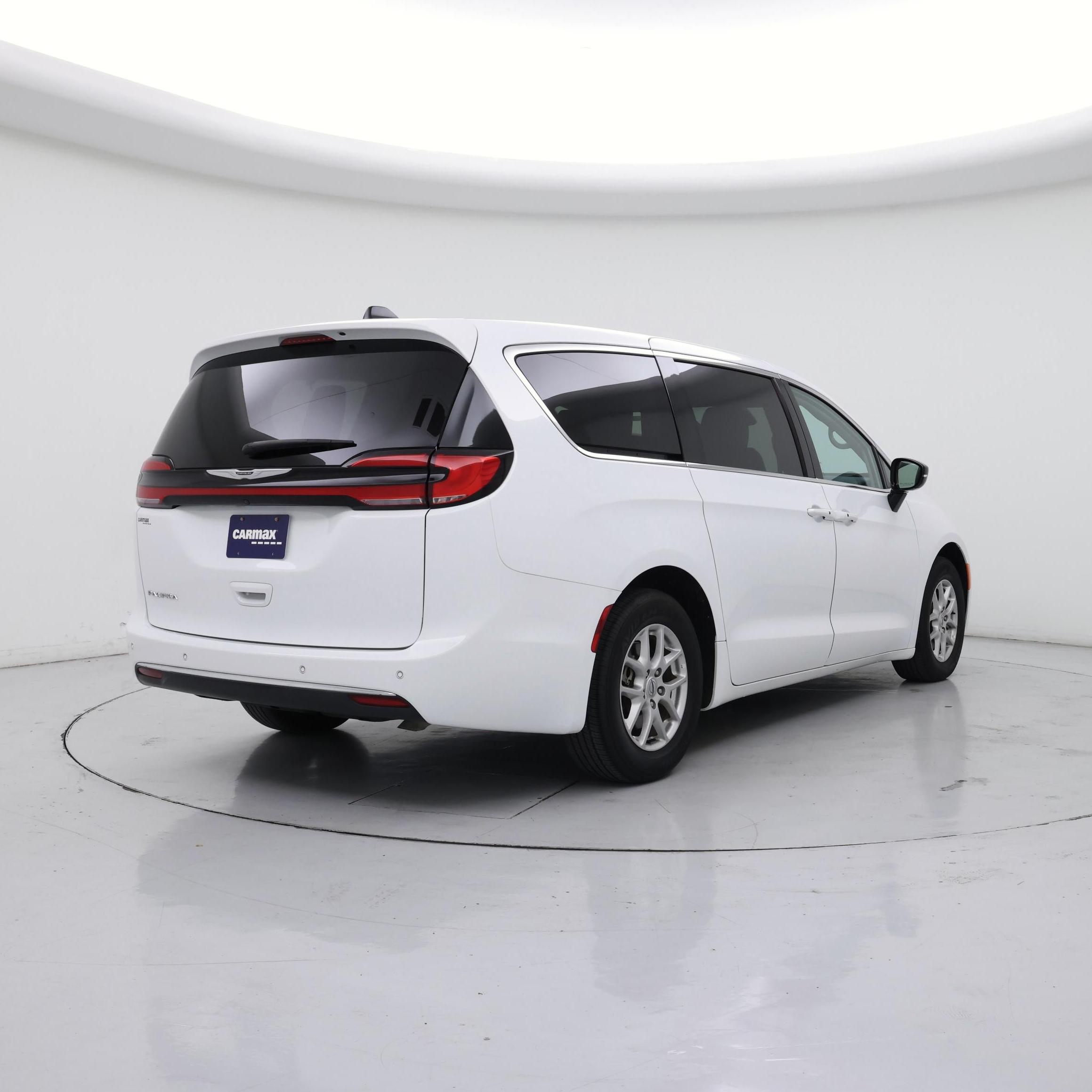 Thumbnail: 2024 Chrysler Pacifica - 8