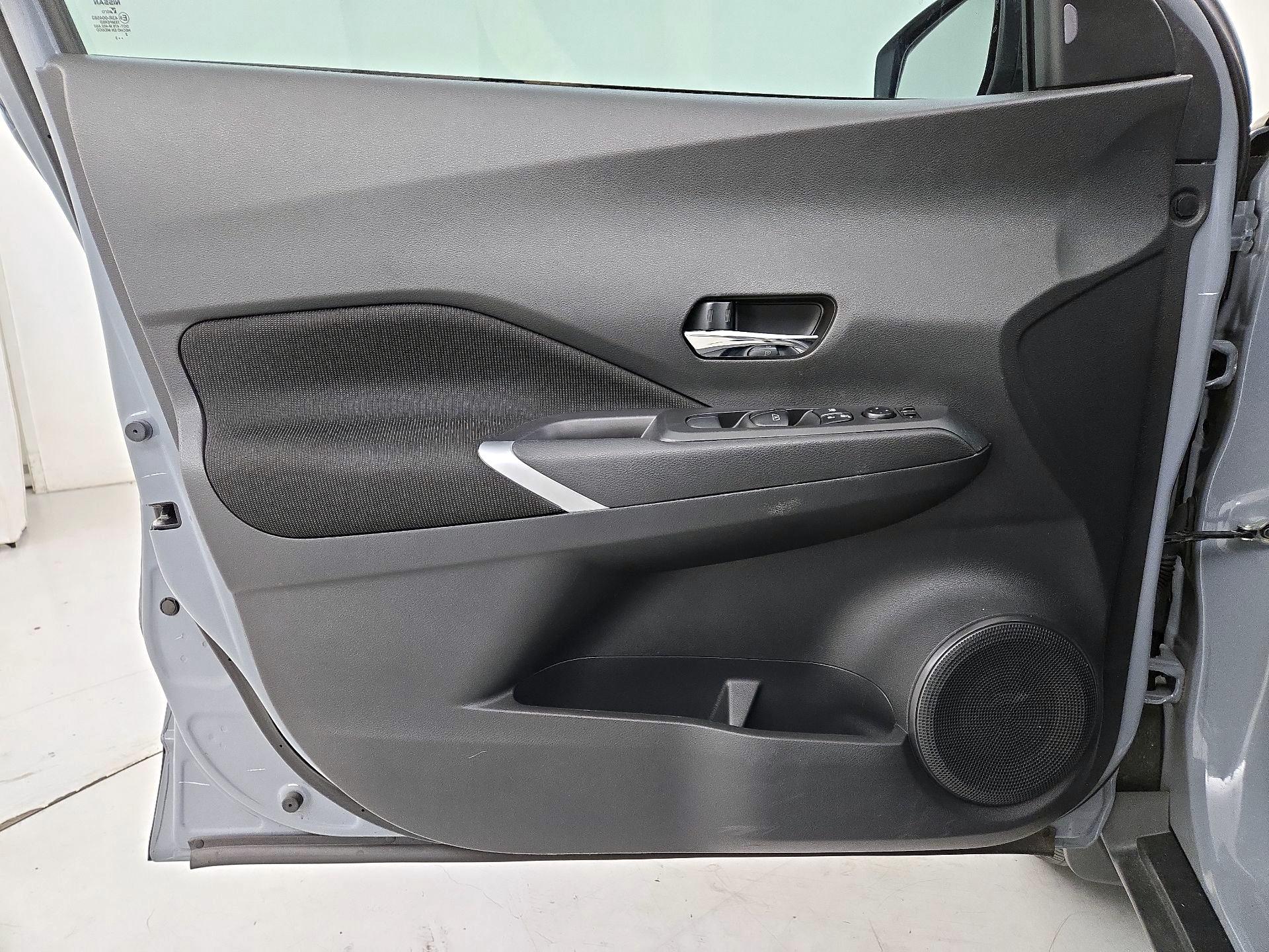 Thumbnail: 2023 Nissan Kicks - 12