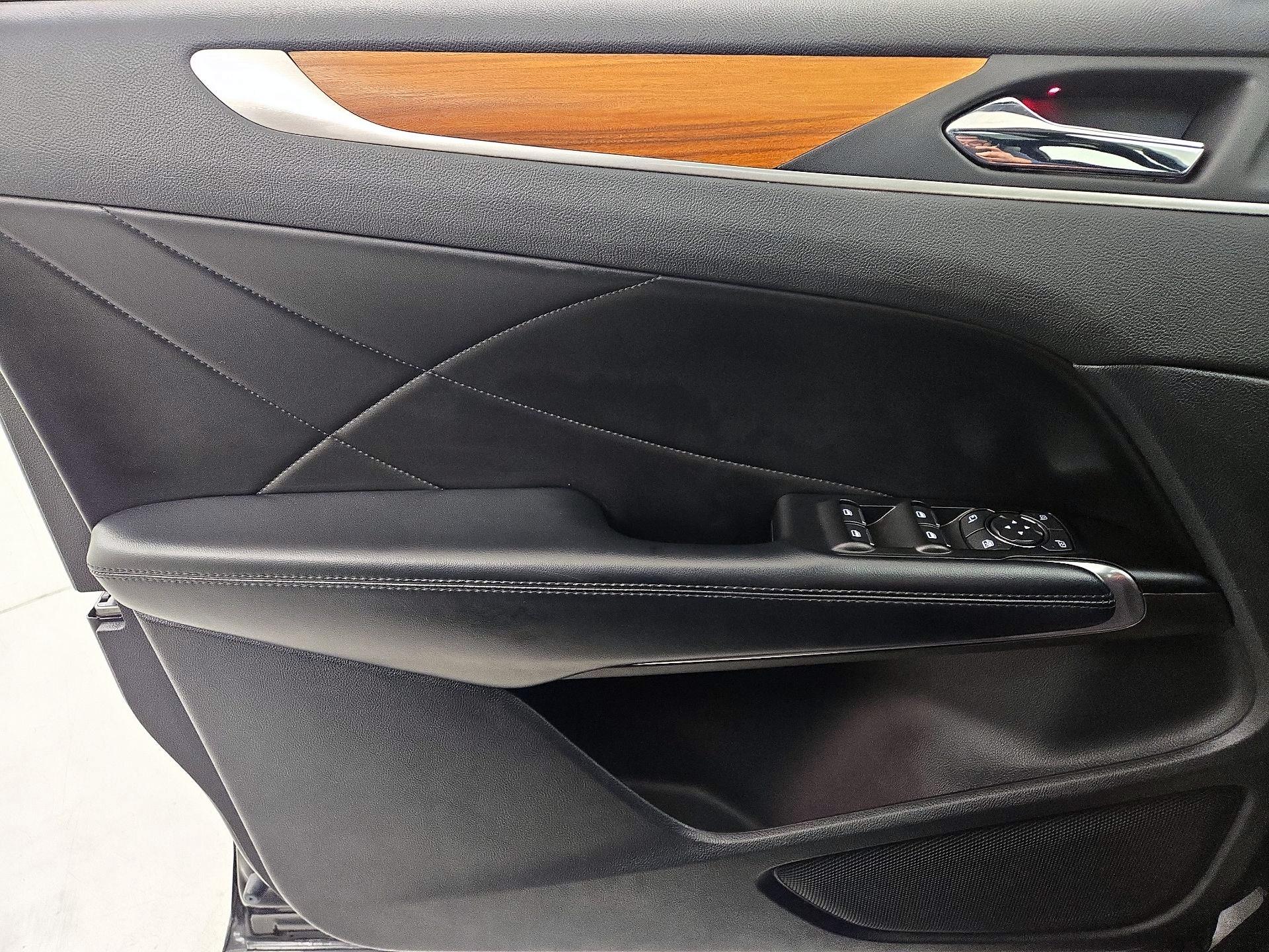 Thumbnail: 2019 Lincoln MKC - 12