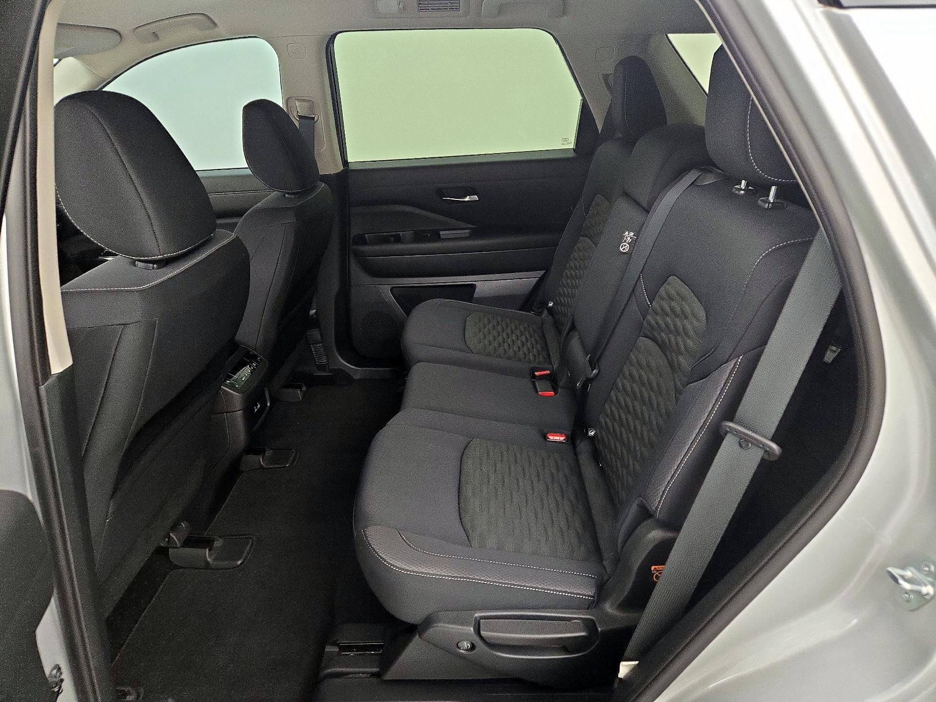 Thumbnail: 2022 Nissan Pathfinder - 19