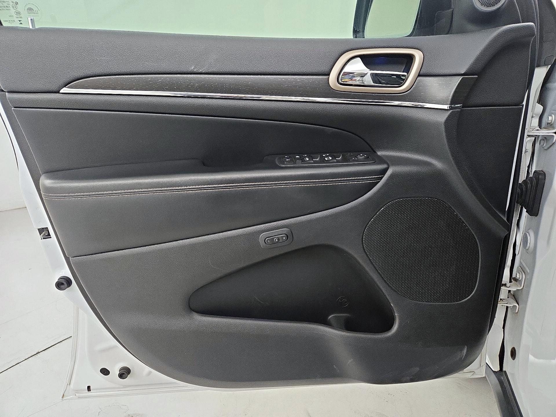 Thumbnail: 2017 Jeep Grand Cherokee - 12