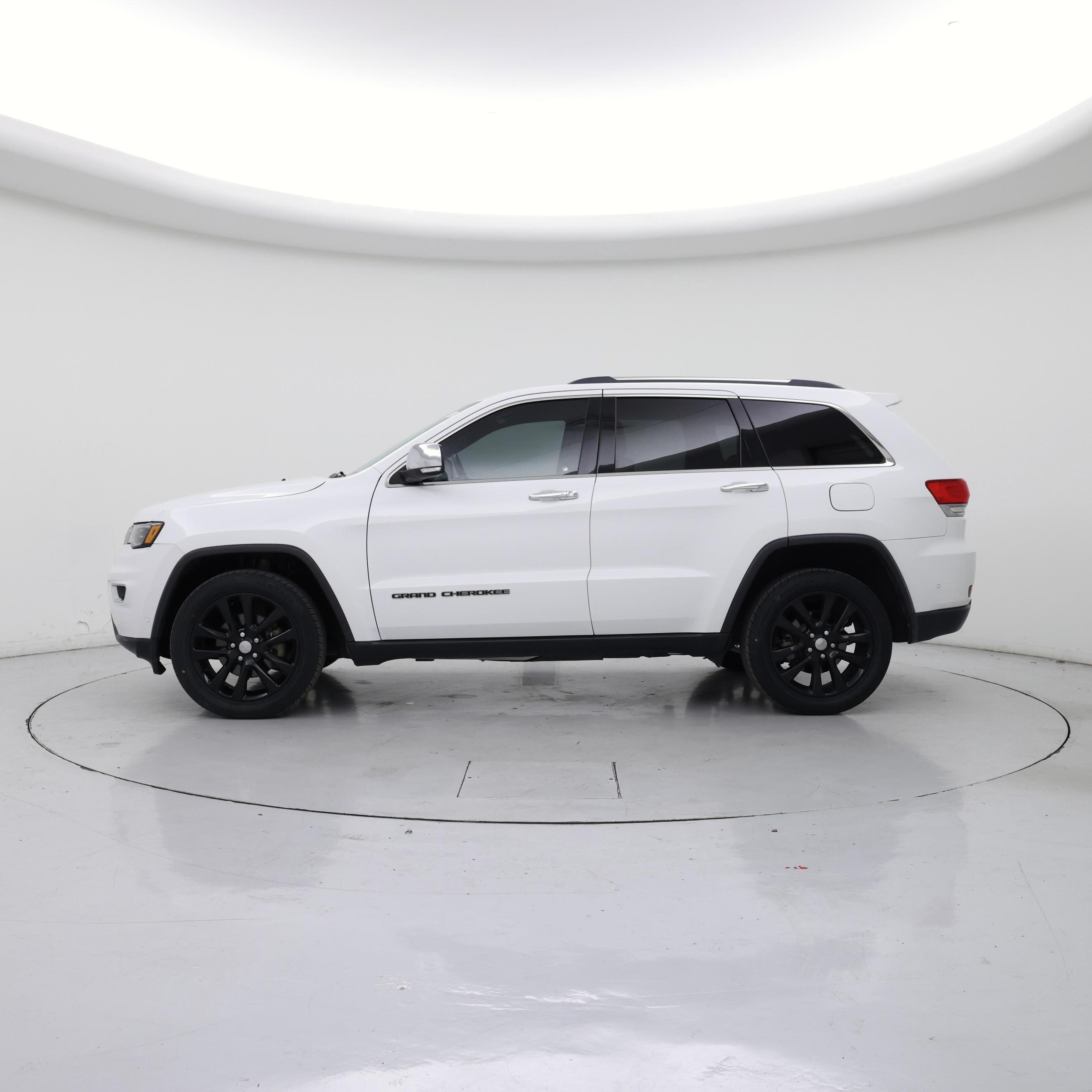 Thumbnail: 2017 Jeep Grand Cherokee - 3