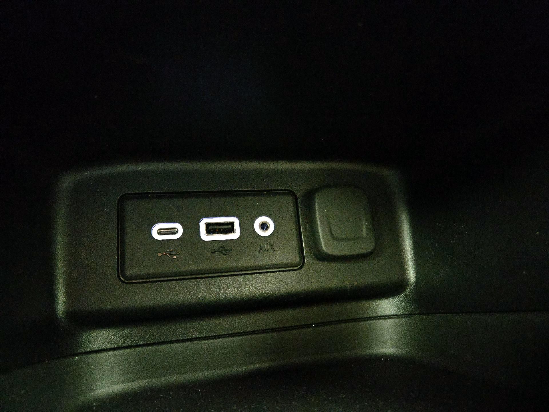 Thumbnail: 2020 Chevrolet Equinox - 18