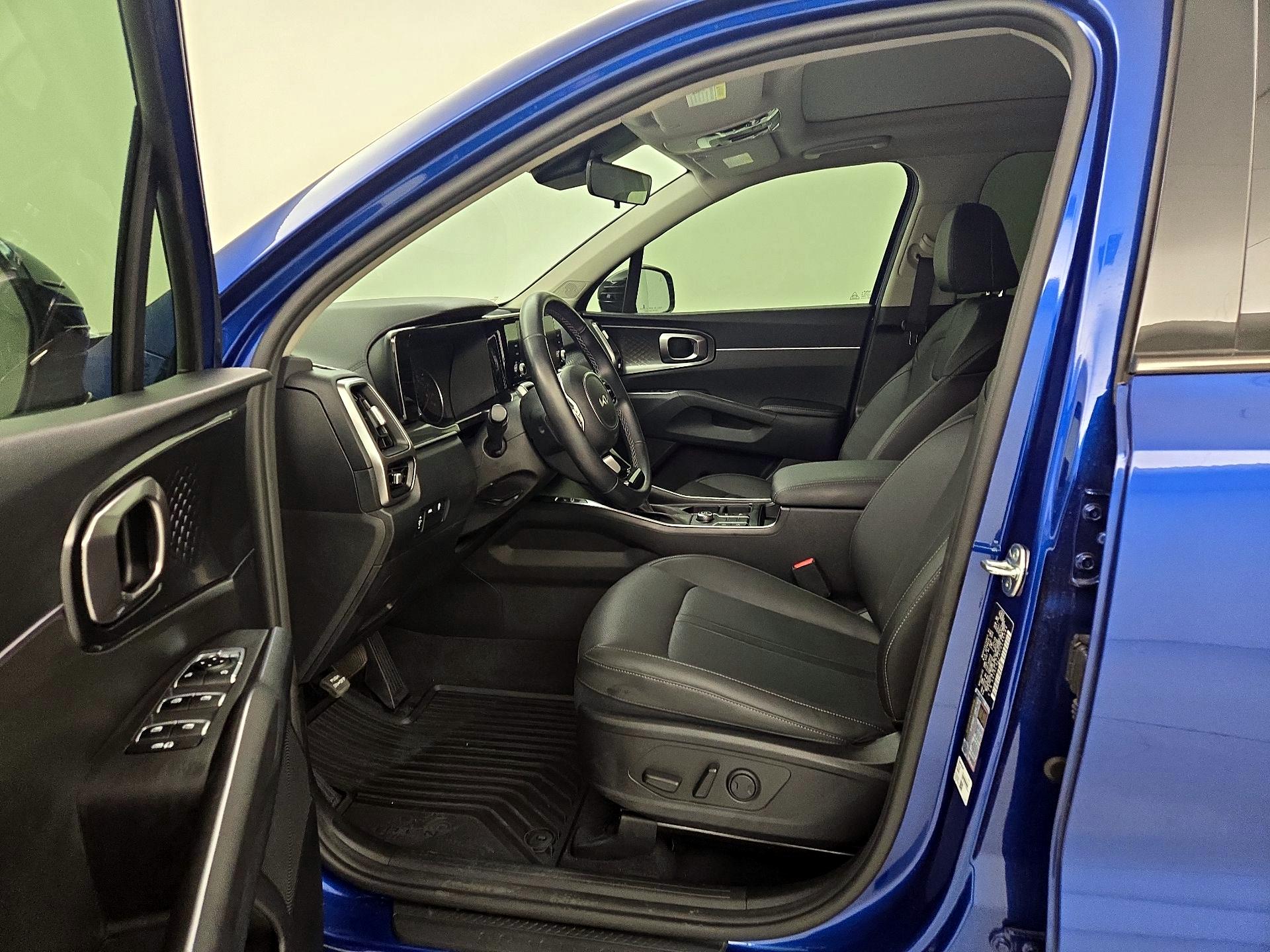 Thumbnail: 2023 Kia Sorento - 11