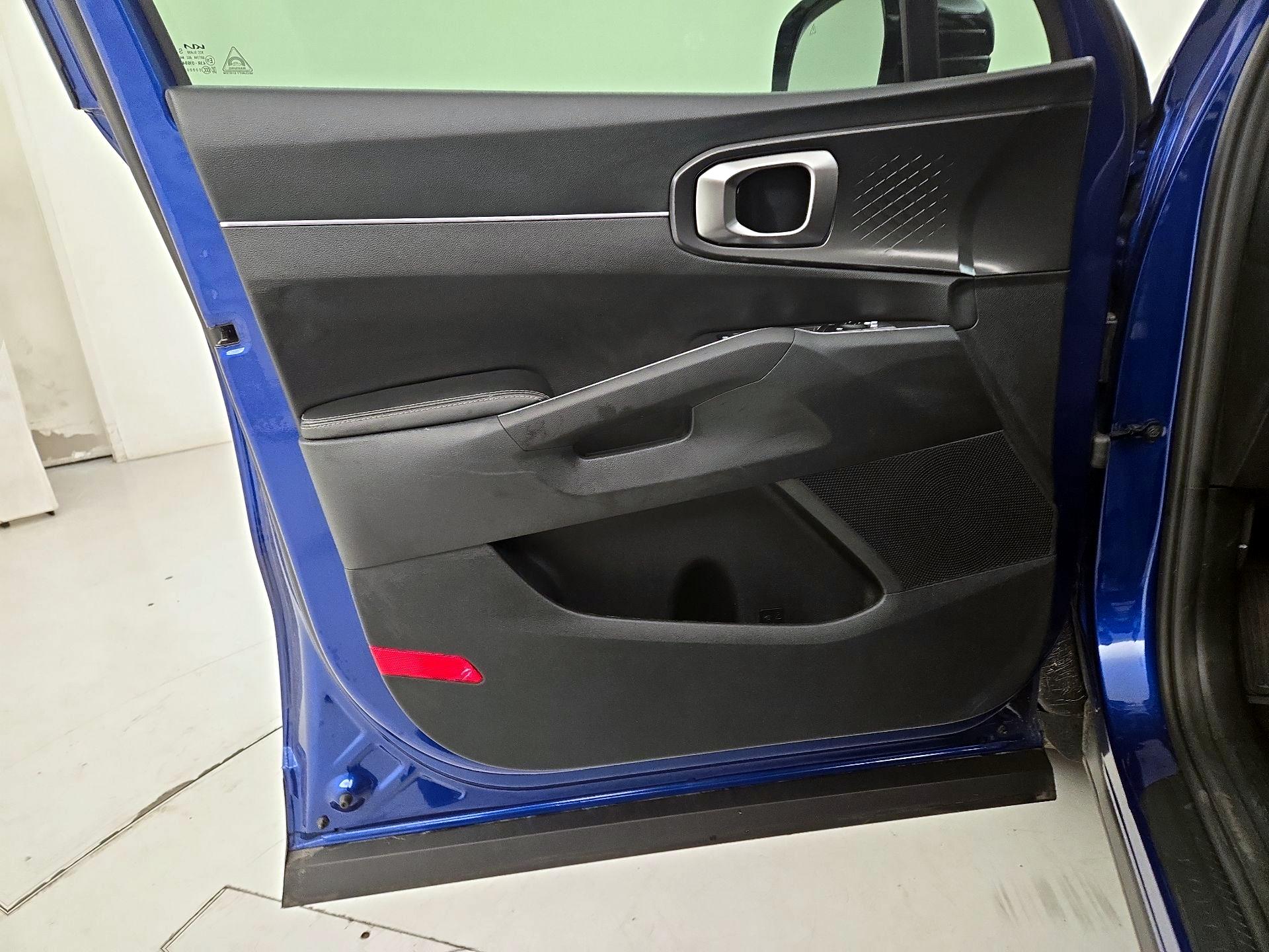 Thumbnail: 2023 Kia Sorento - 12