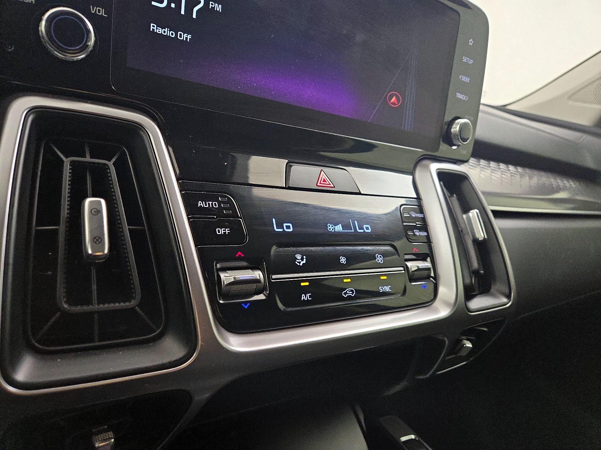 Thumbnail: 2023 Kia Sorento - 17