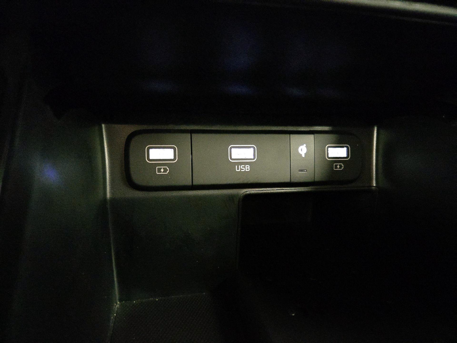 Thumbnail: 2023 Kia Sorento - 19