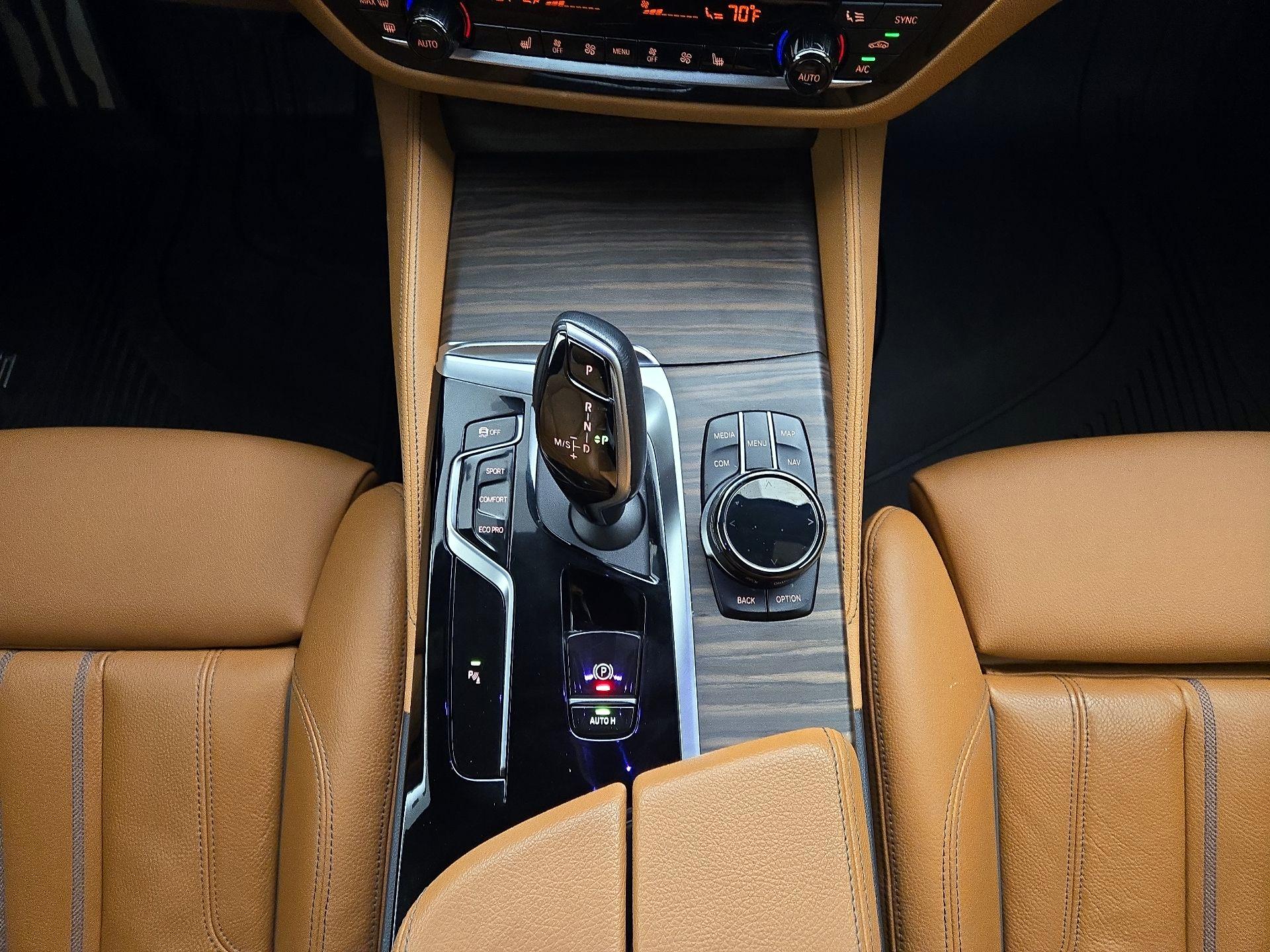 Thumbnail: 2023 BMW 5 Series - 18