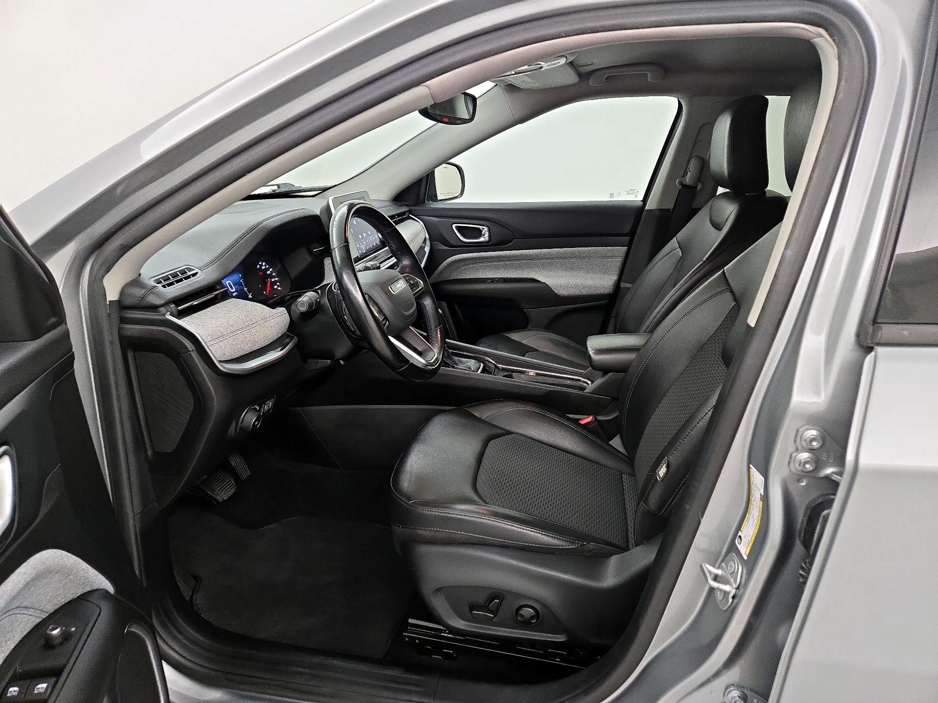 Thumbnail: 2022 Jeep Compass - 11