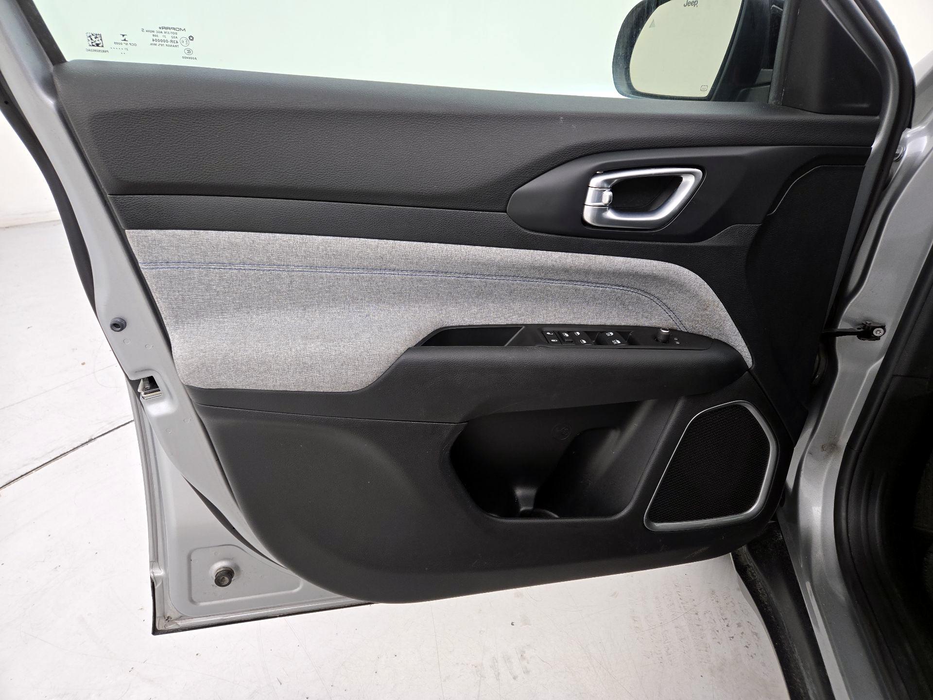 Thumbnail: 2022 Jeep Compass - 12