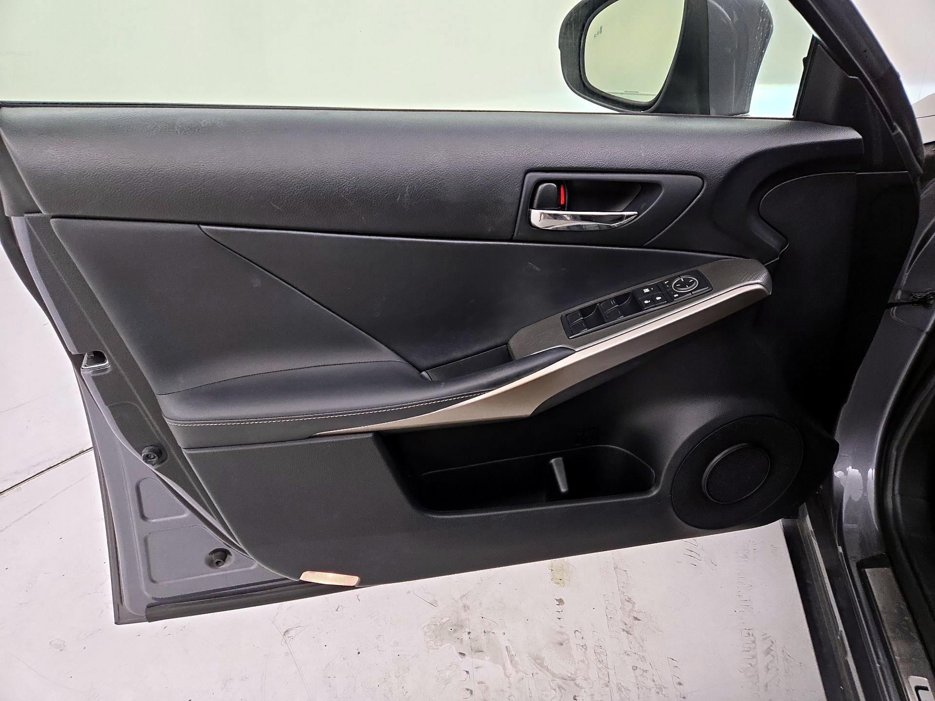 Thumbnail: 2015 Lexus IS - 12