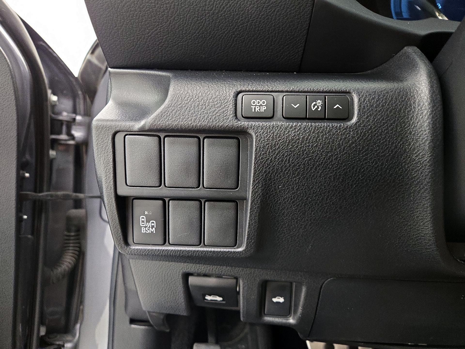 Thumbnail: 2015 Lexus IS - 13