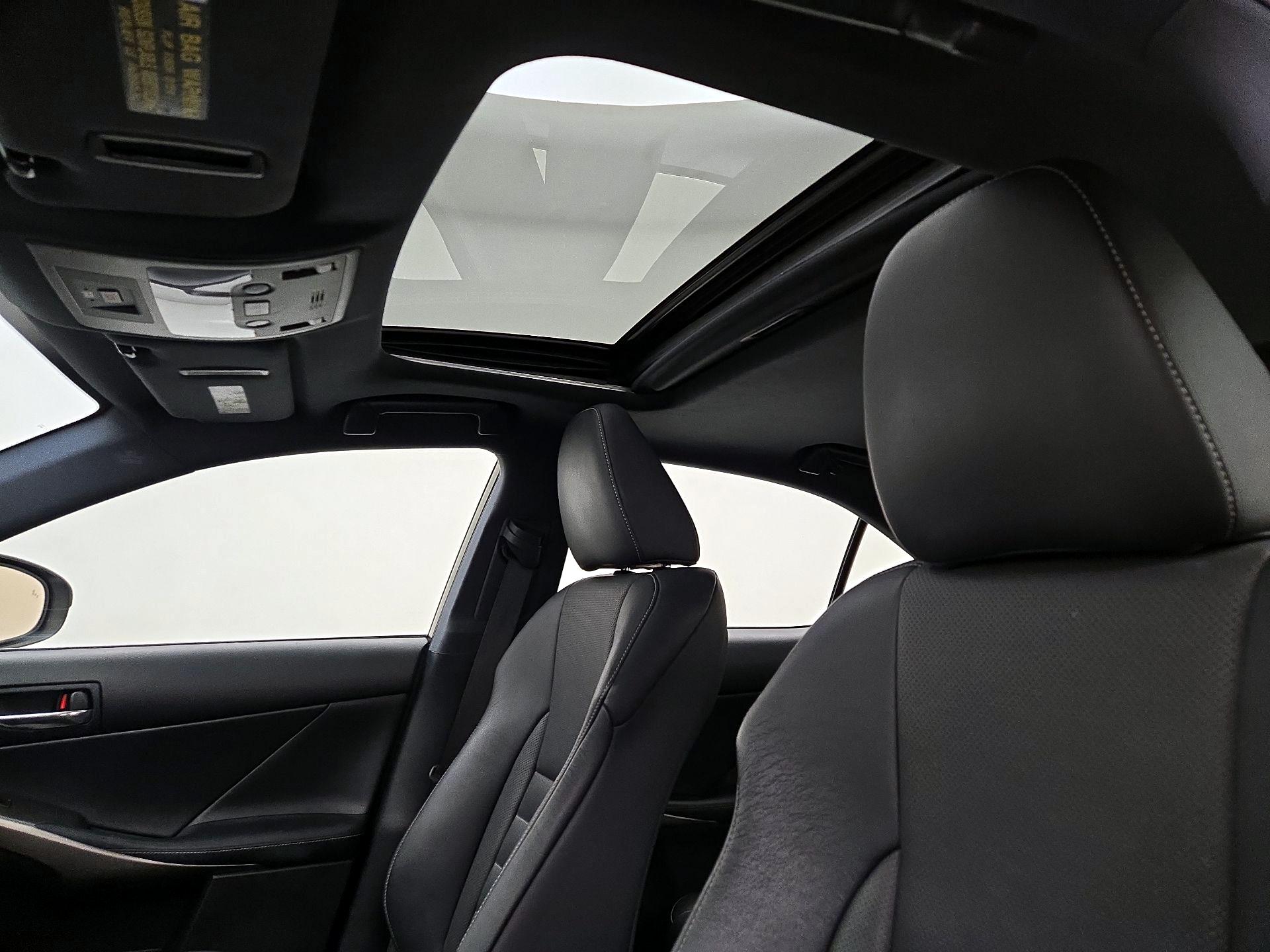 Thumbnail: 2015 Lexus IS - 20