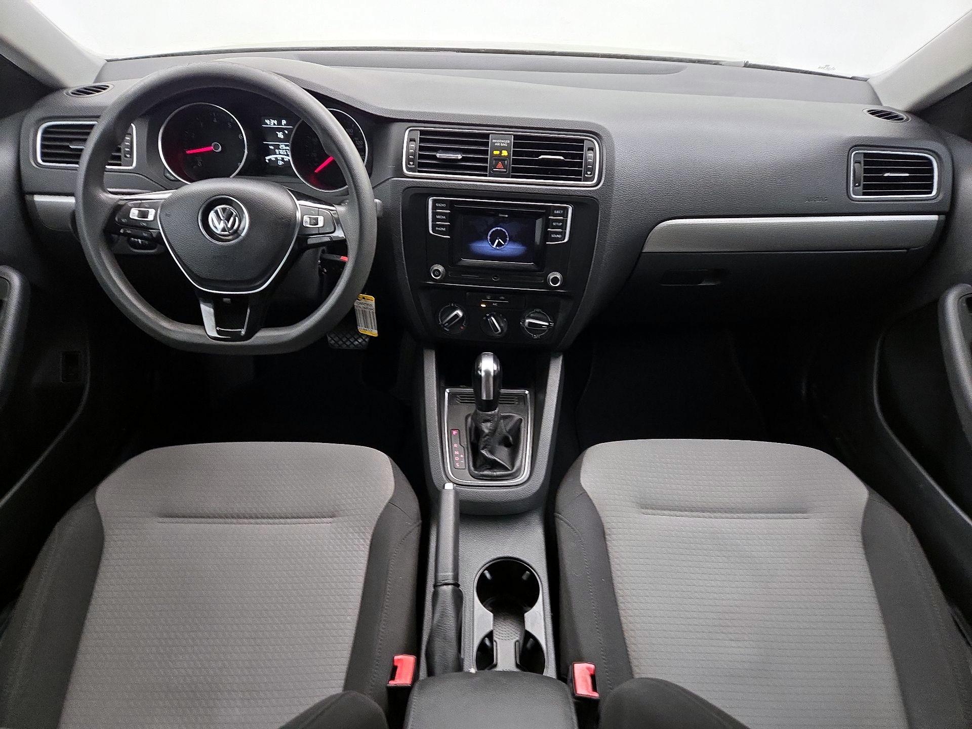 Thumbnail: 2017 Volkswagen Jetta - 9