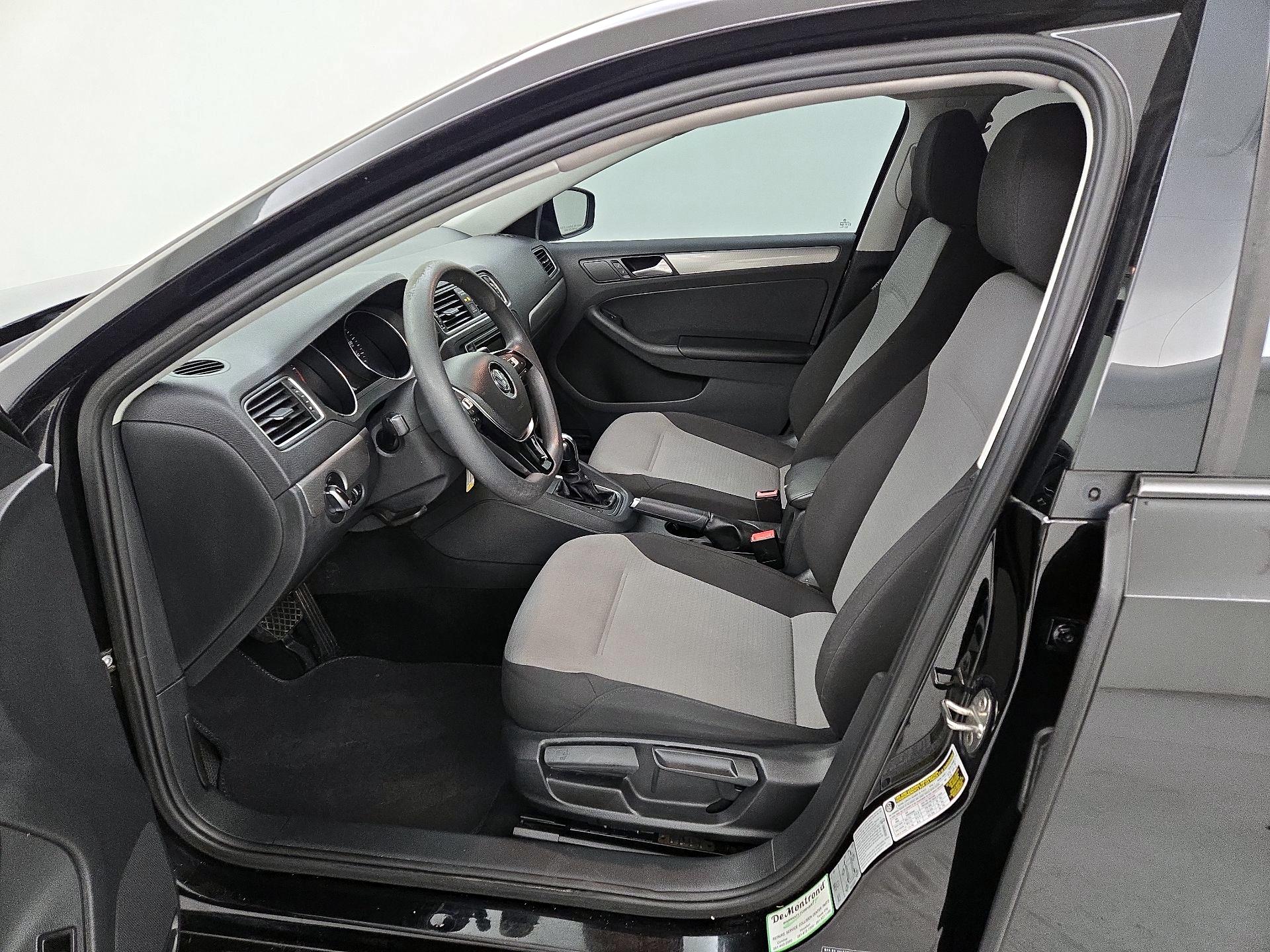 Thumbnail: 2017 Volkswagen Jetta - 11