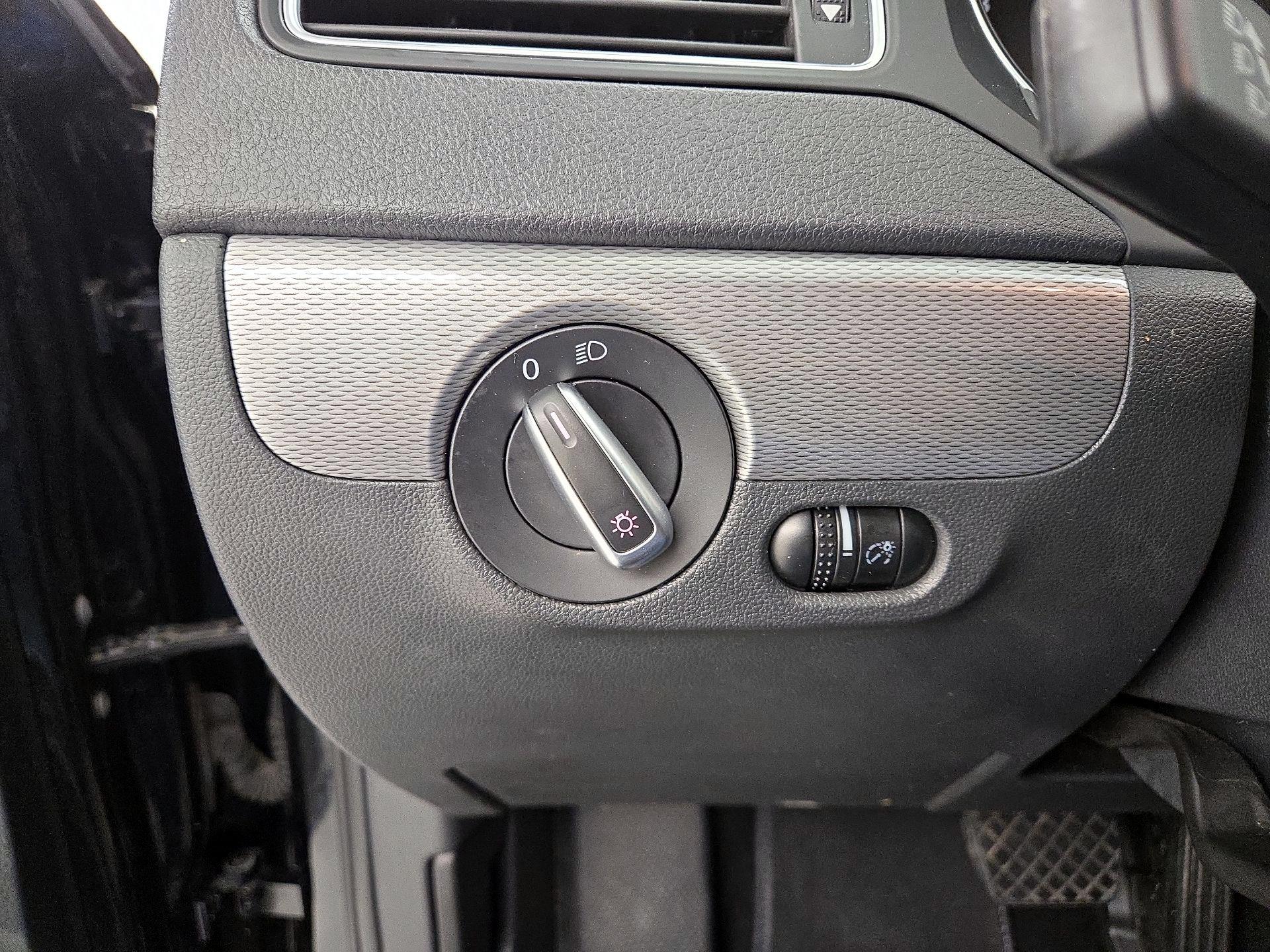 Thumbnail: 2017 Volkswagen Jetta - 13