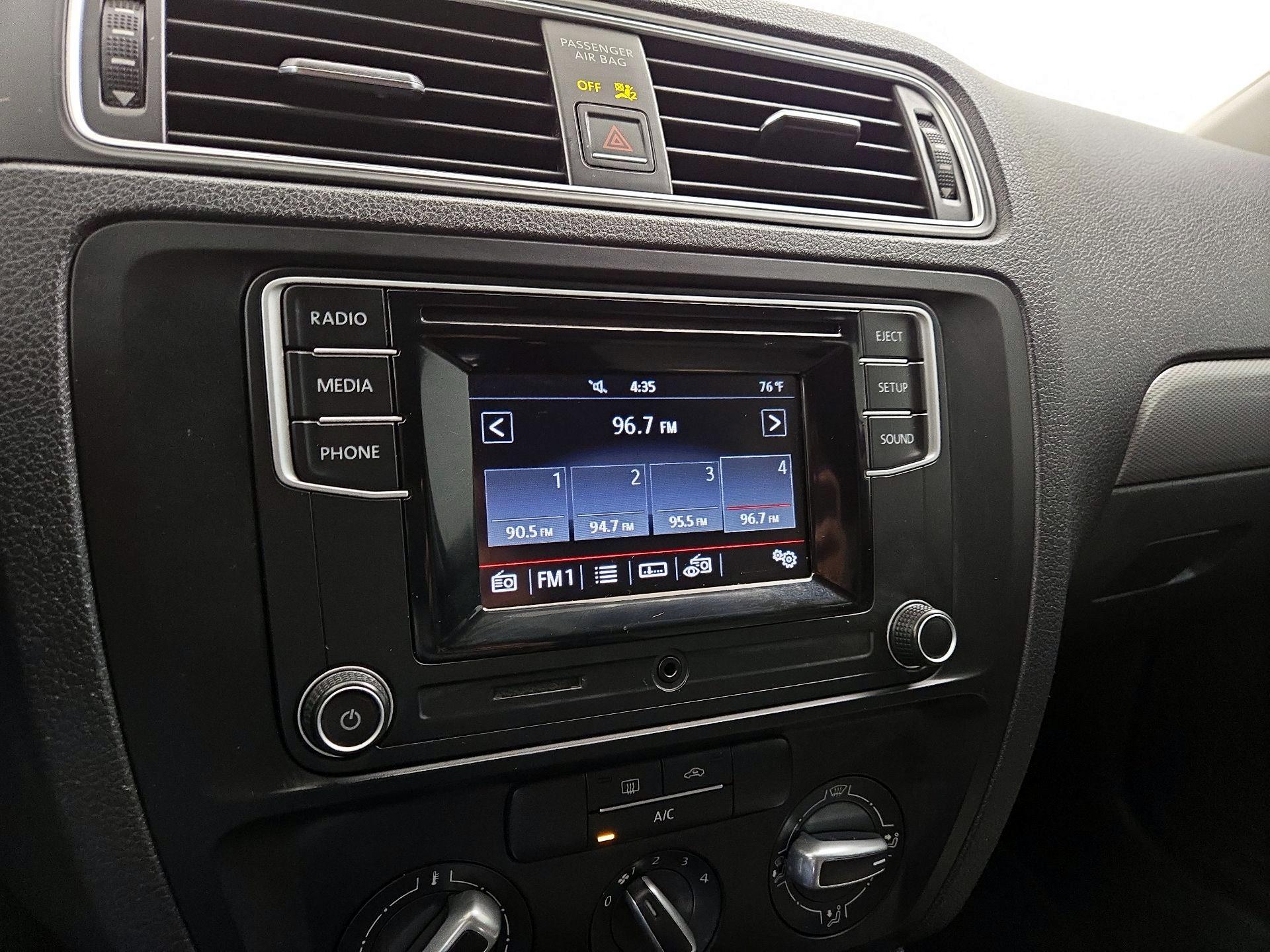 Thumbnail: 2017 Volkswagen Jetta - 15