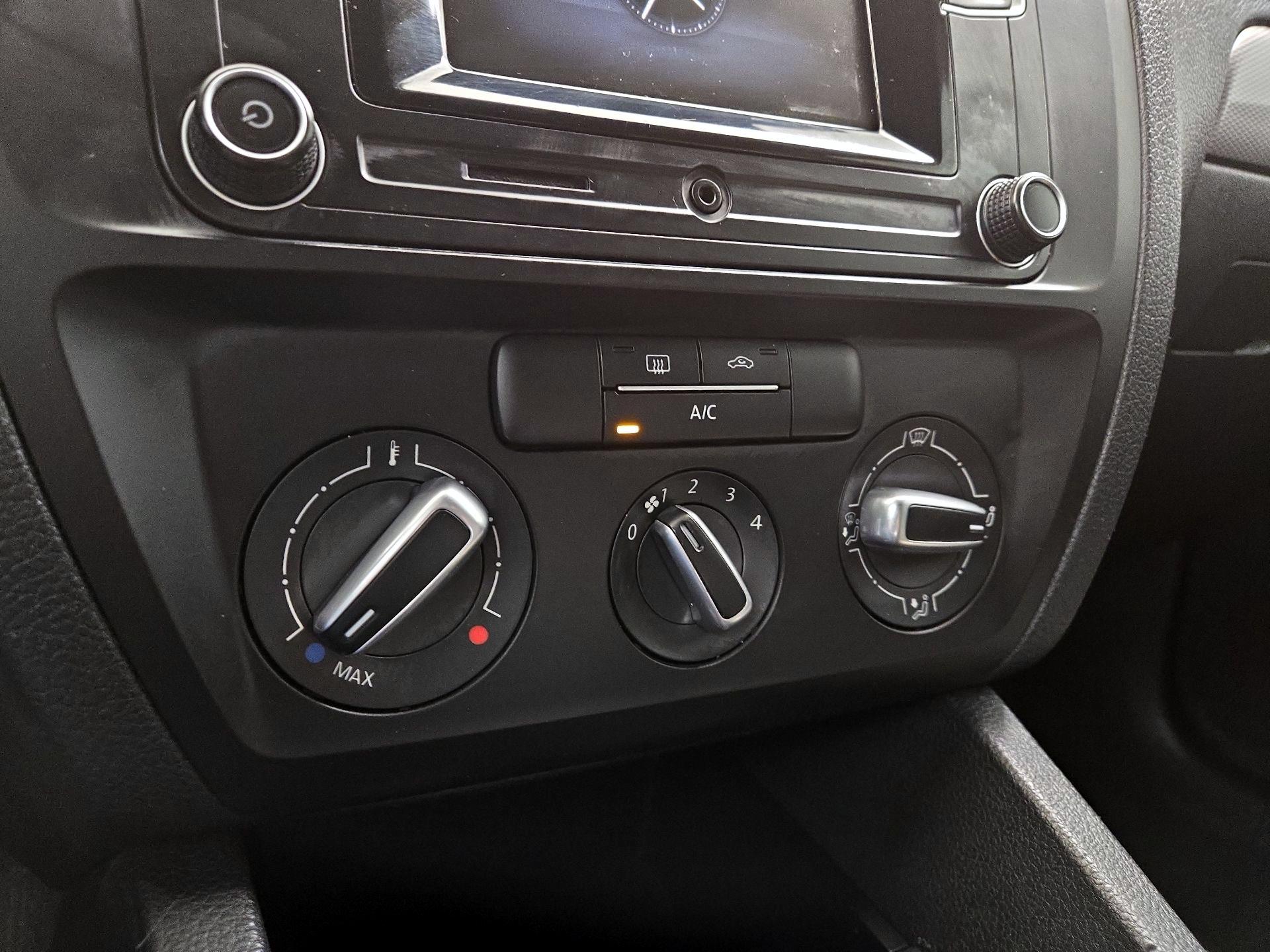 Thumbnail: 2017 Volkswagen Jetta - 16