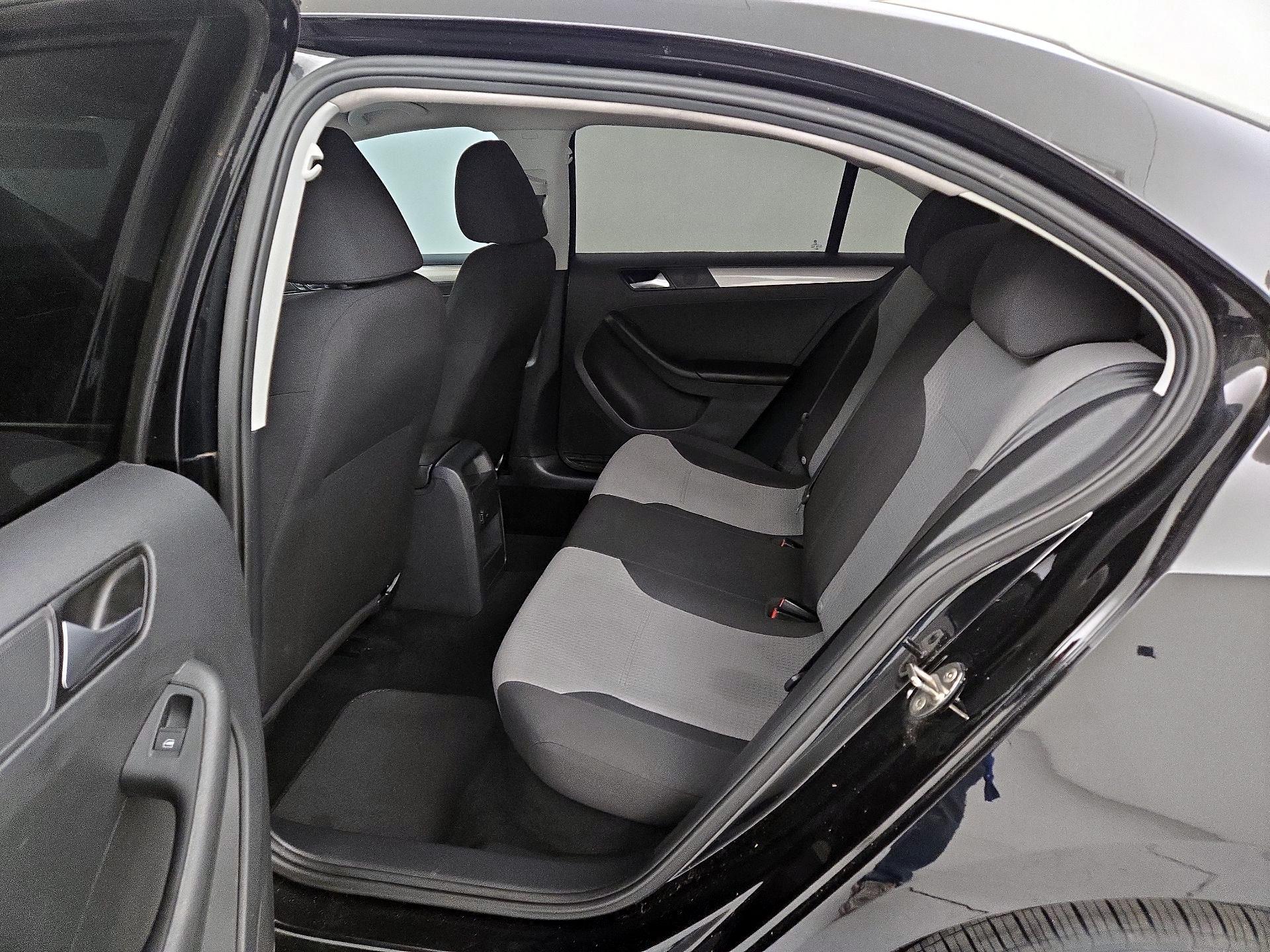 Thumbnail: 2017 Volkswagen Jetta - 19