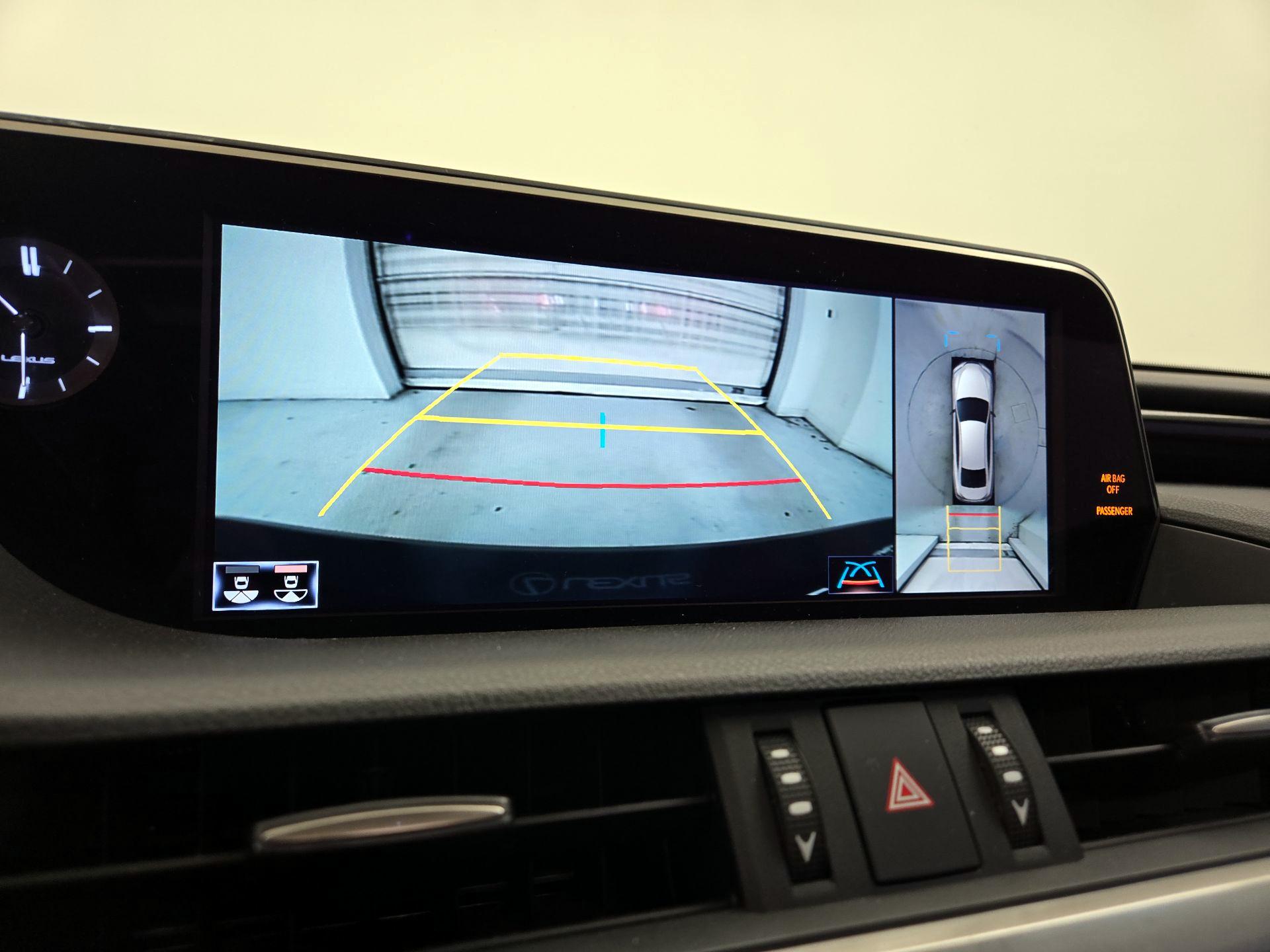 Thumbnail: 2021 Lexus ES - 15