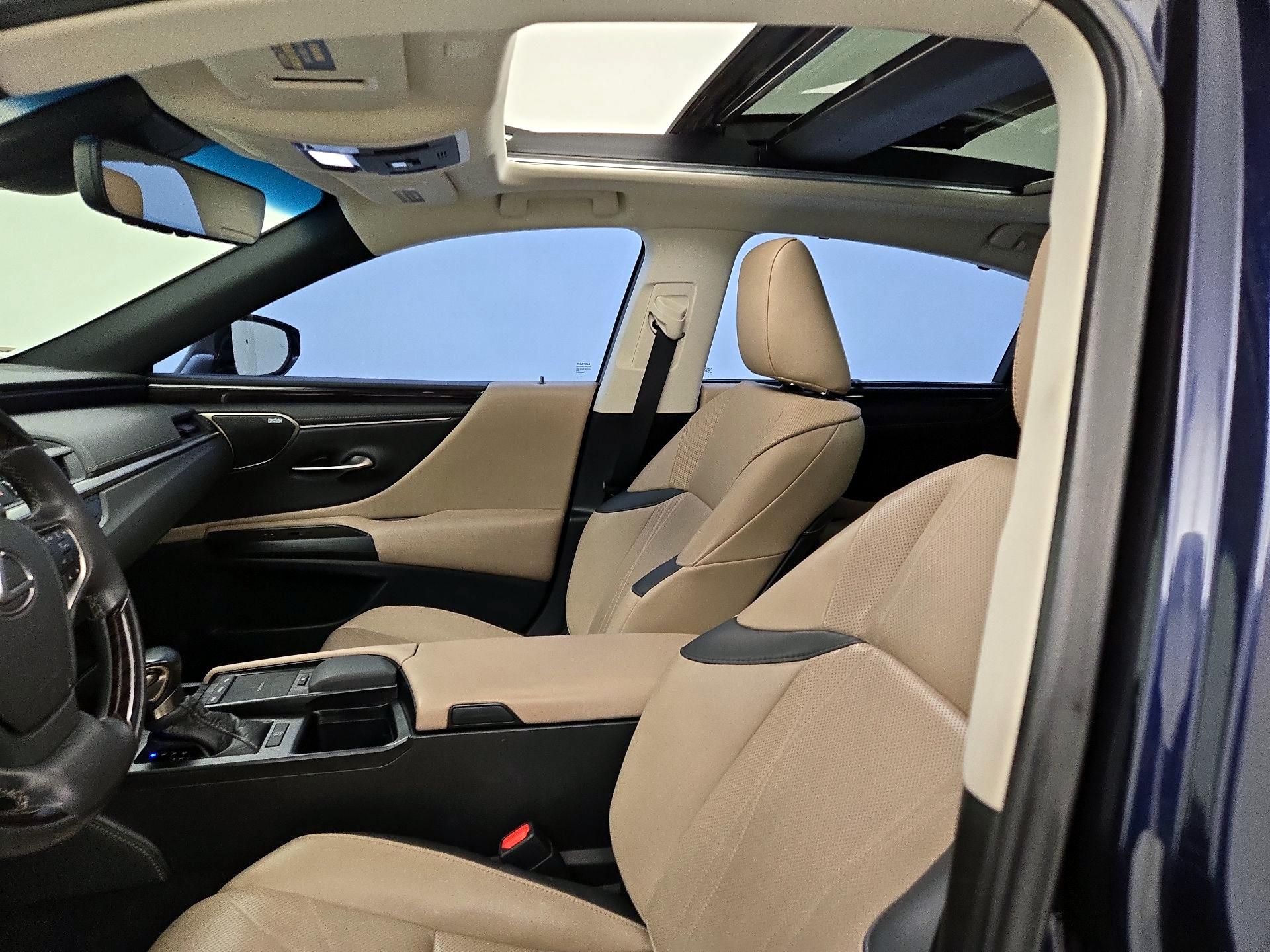 Thumbnail: 2021 Lexus ES - 20