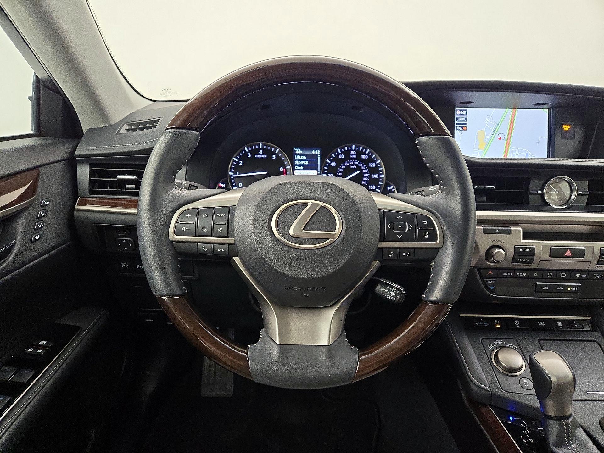 Thumbnail: 2018 Lexus ES - 10