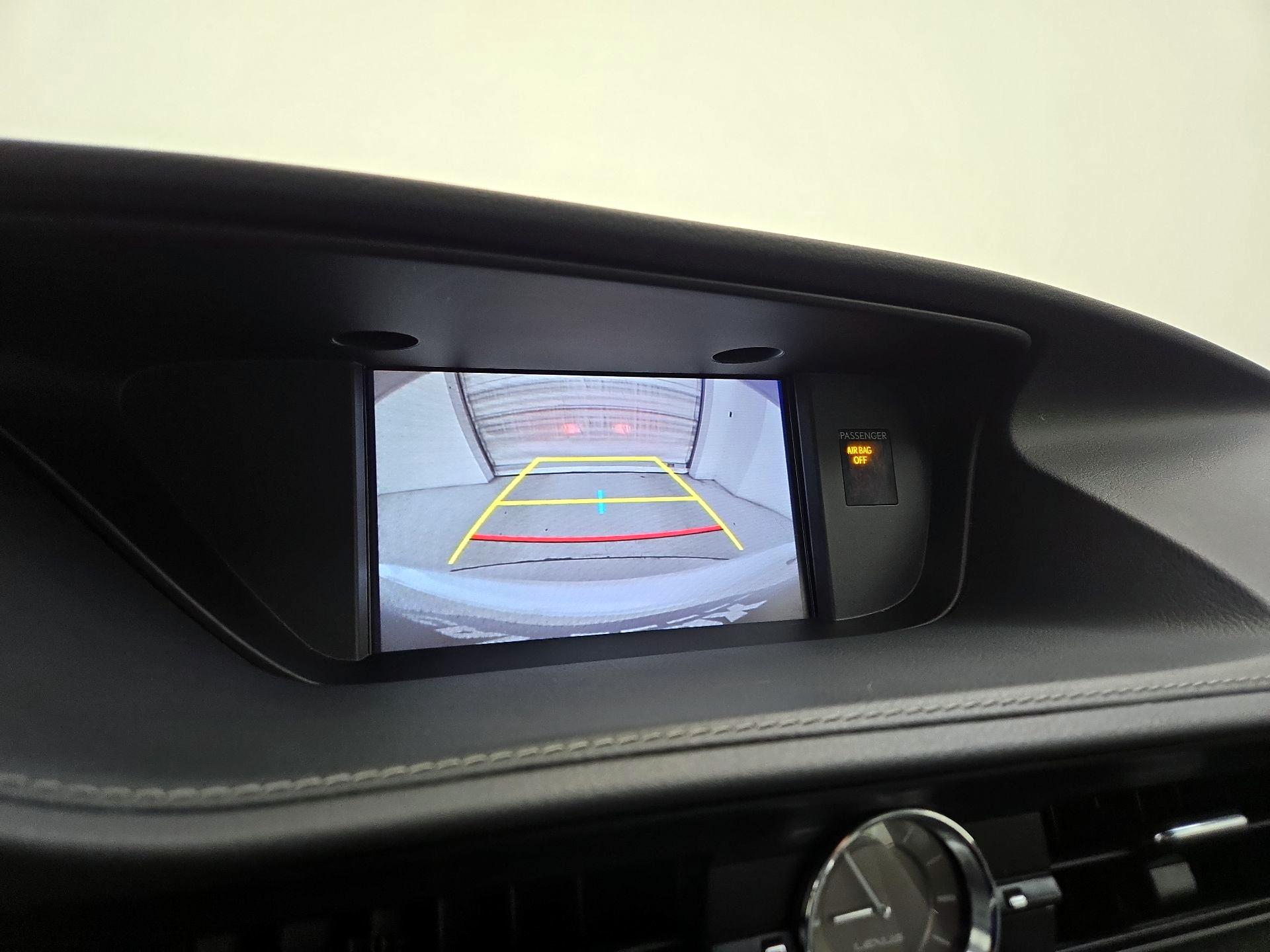 Thumbnail: 2018 Lexus ES - 15