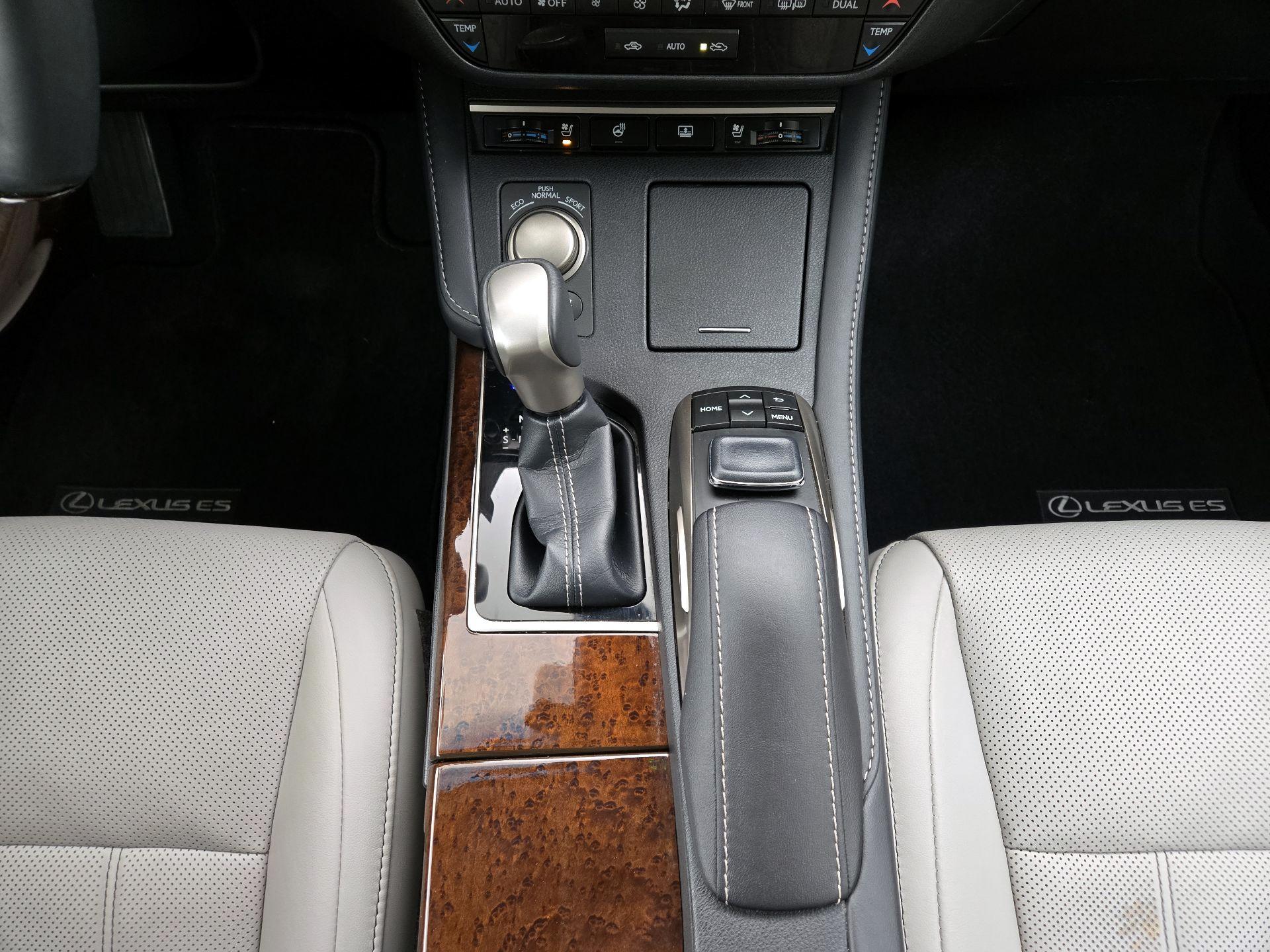 Thumbnail: 2018 Lexus ES - 18