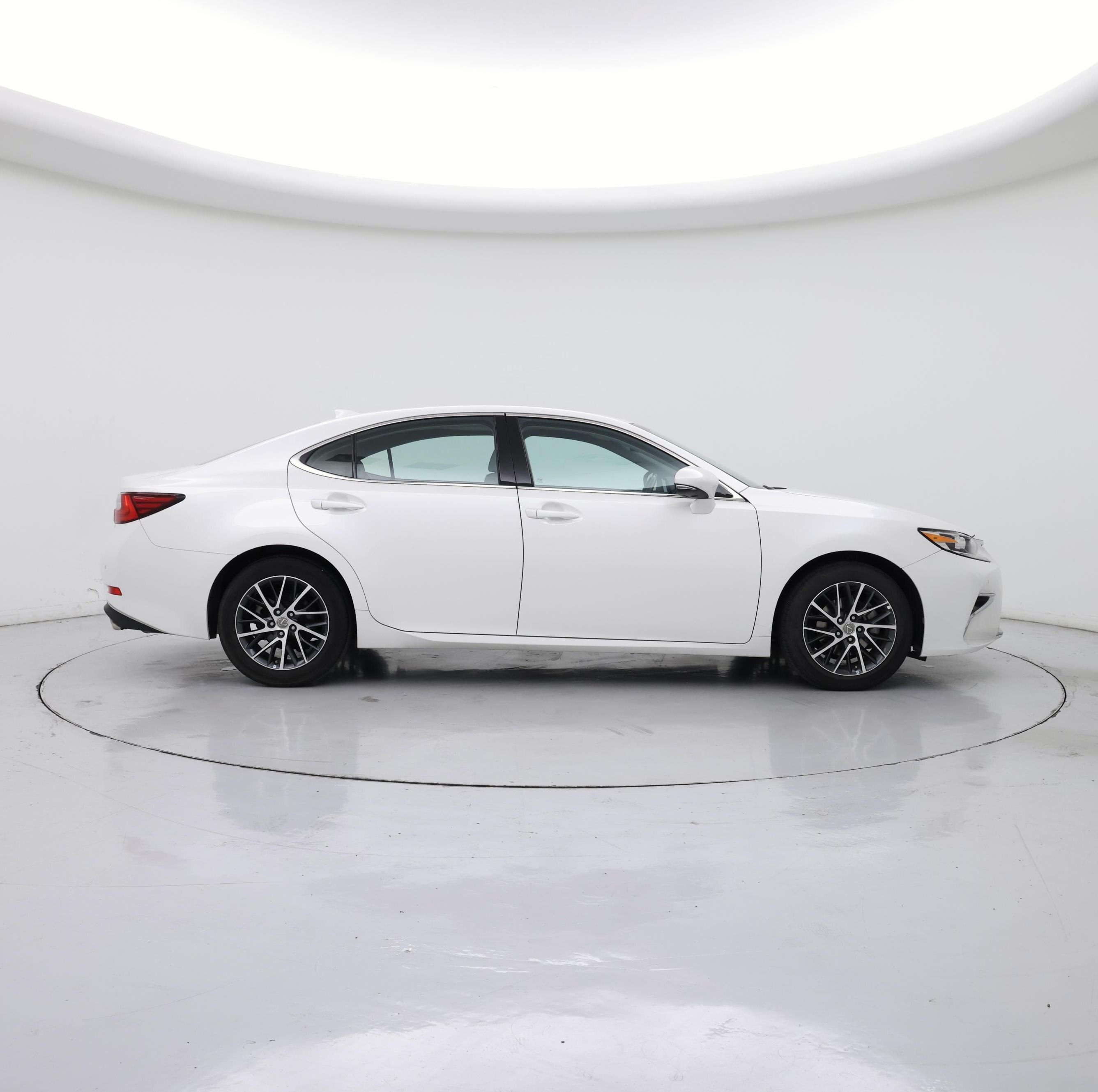 Thumbnail: 2018 Lexus ES - 7