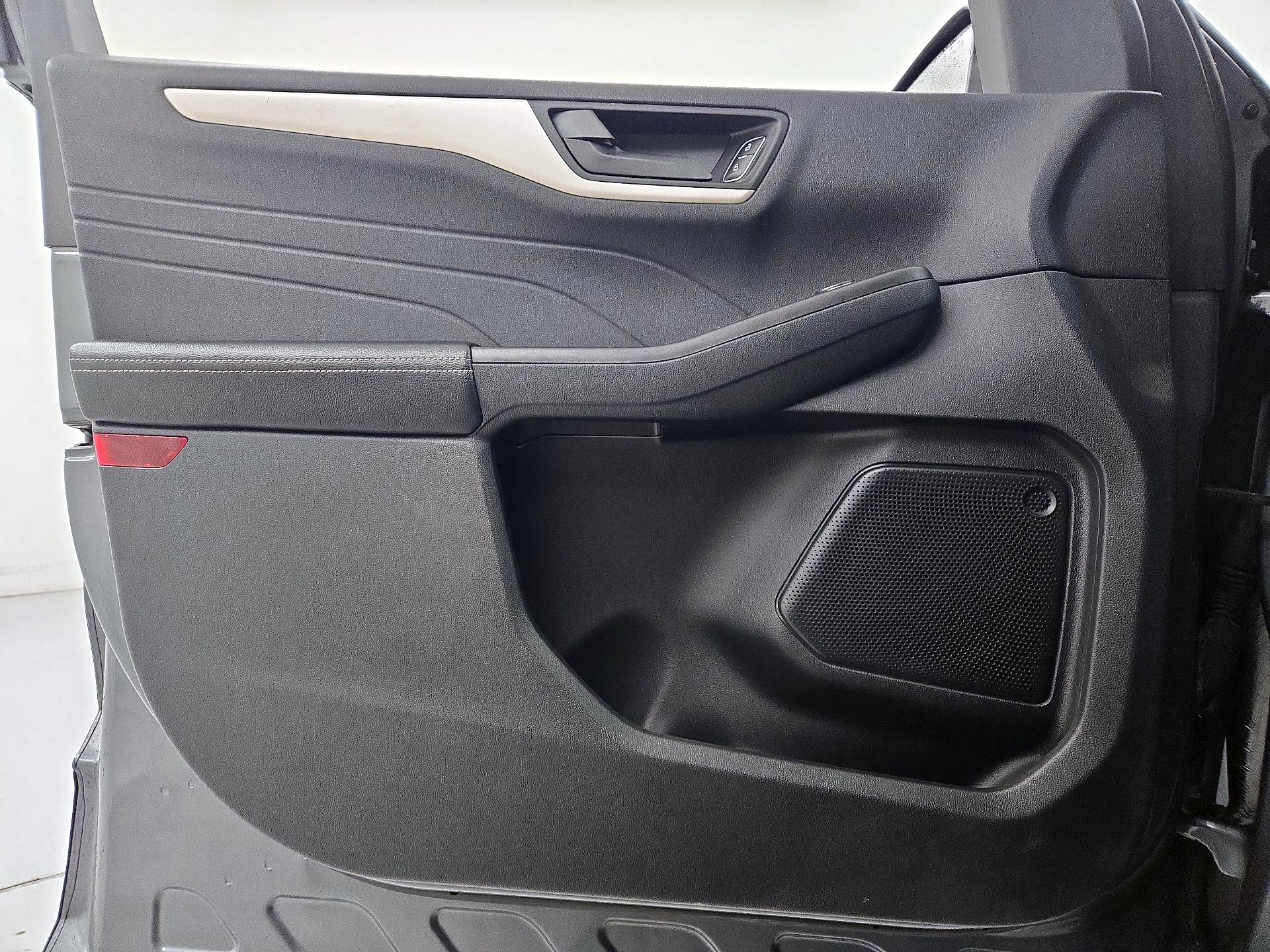 Thumbnail: 2022 Ford Escape - 12