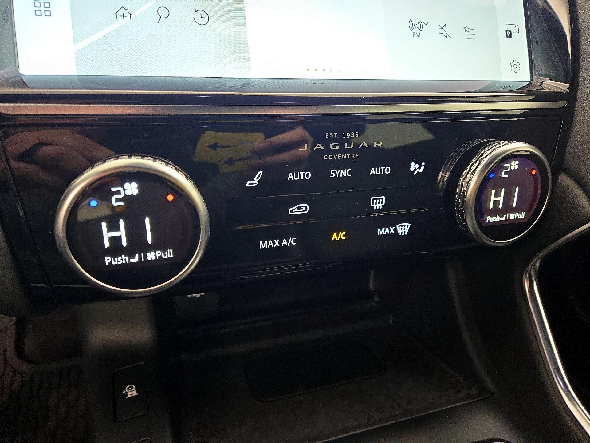 Thumbnail: 2022 Jaguar E-Pace - 17