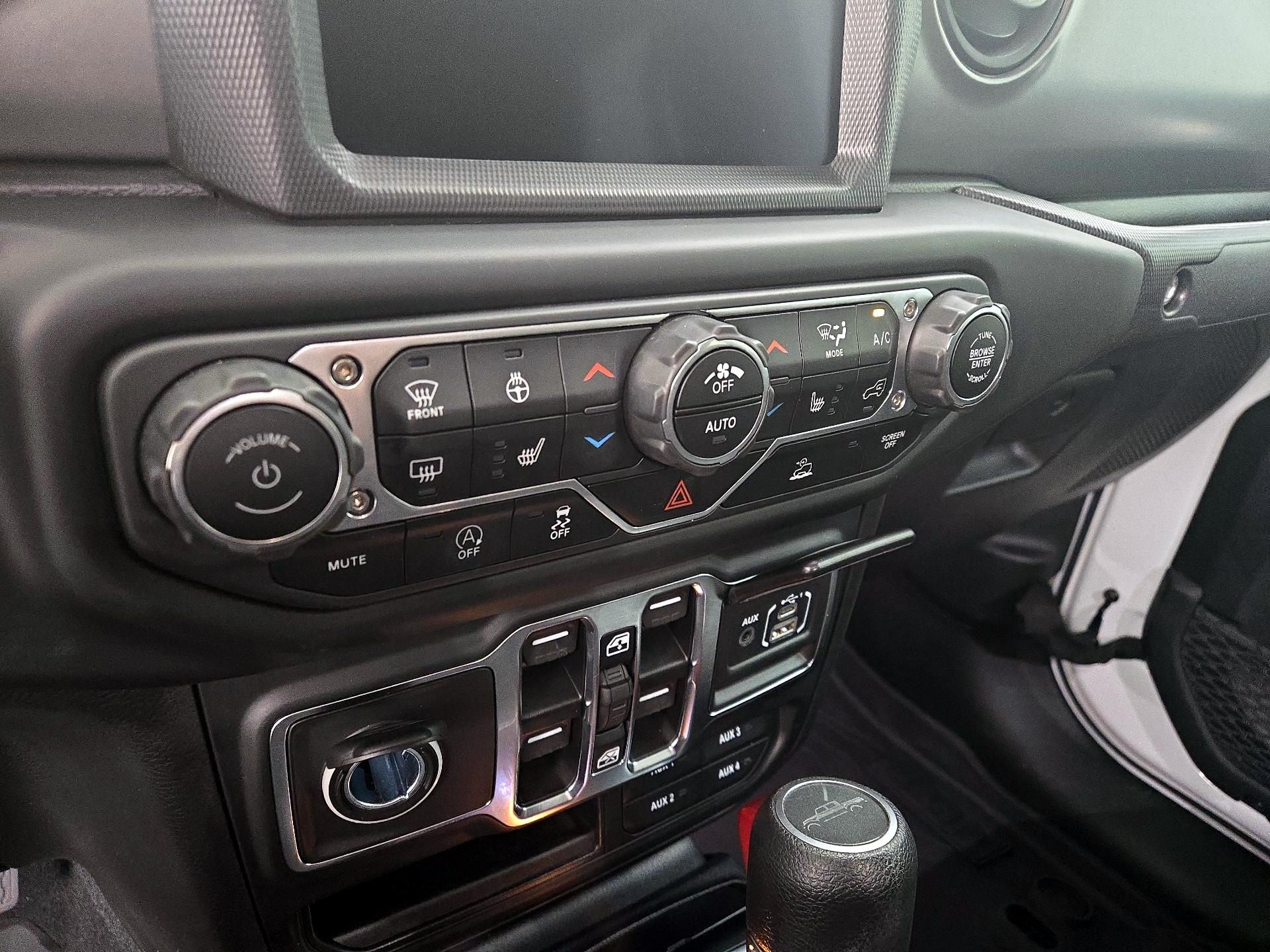 Thumbnail: 2023 Jeep Gladiator - 17