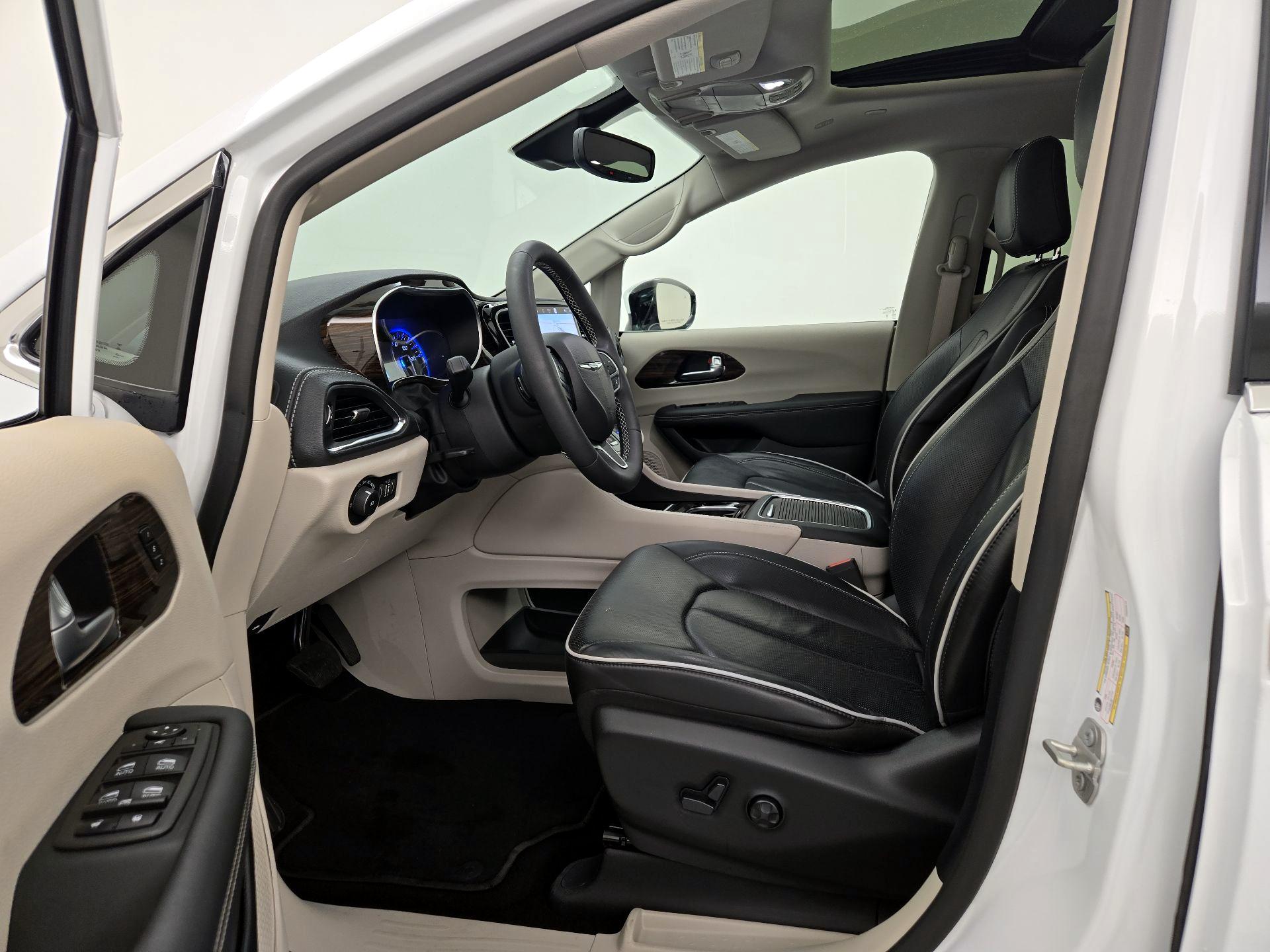 Thumbnail: 2023 Chrysler Pacifica - 11